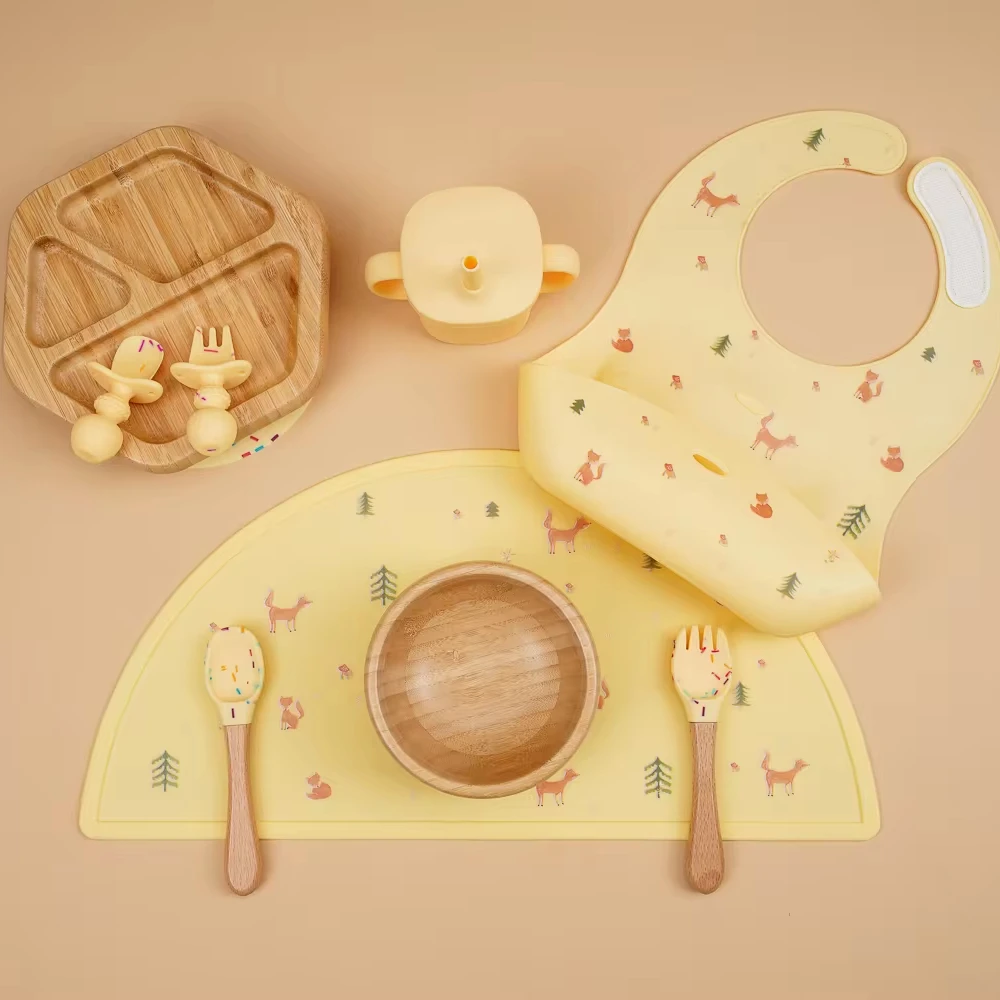 Factory Top Supplier Kids Dining Food Safe Kid Feed Set Suction Plate Bowl Snack Cup Baby Bibs Silicone Baby Feeding Set