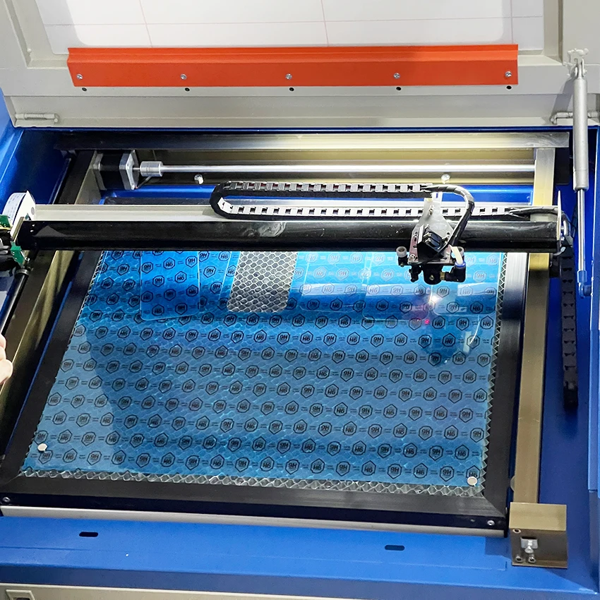 DAQIN New CO2 Laser Tube Cutting Machine 40*60cm Bulk Production Tablet Mobile Phone 9H Nano Tempered Glass Screen Protector