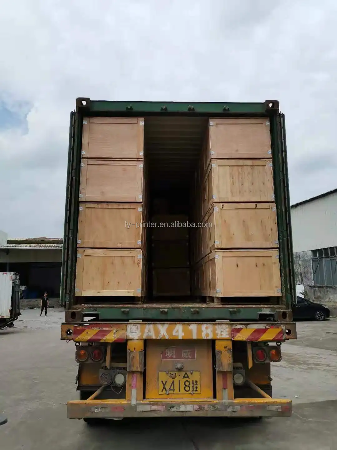 container loading 03.jpg