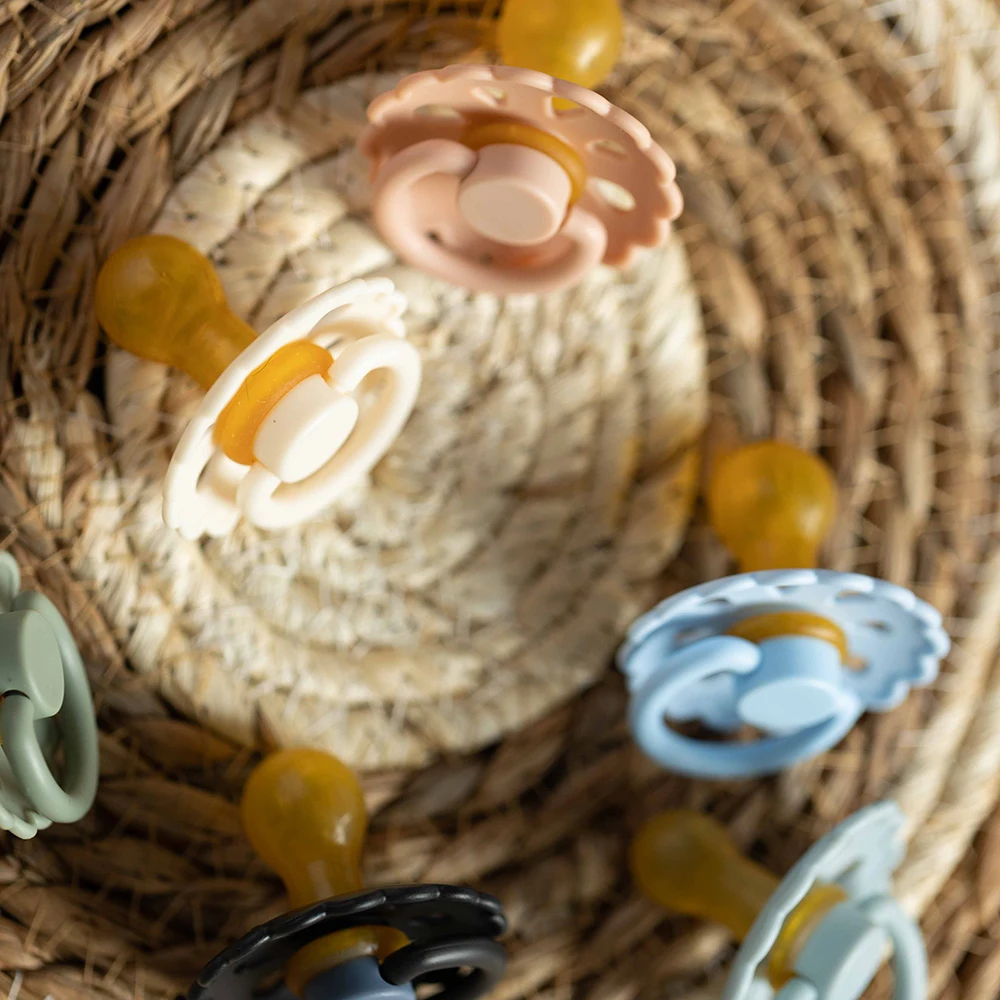 New Design Factory Wholesale Newborn Bibs Color Natural Latex Nipple Food Grade BPA Free Silicone Dummy Baby Pacifier