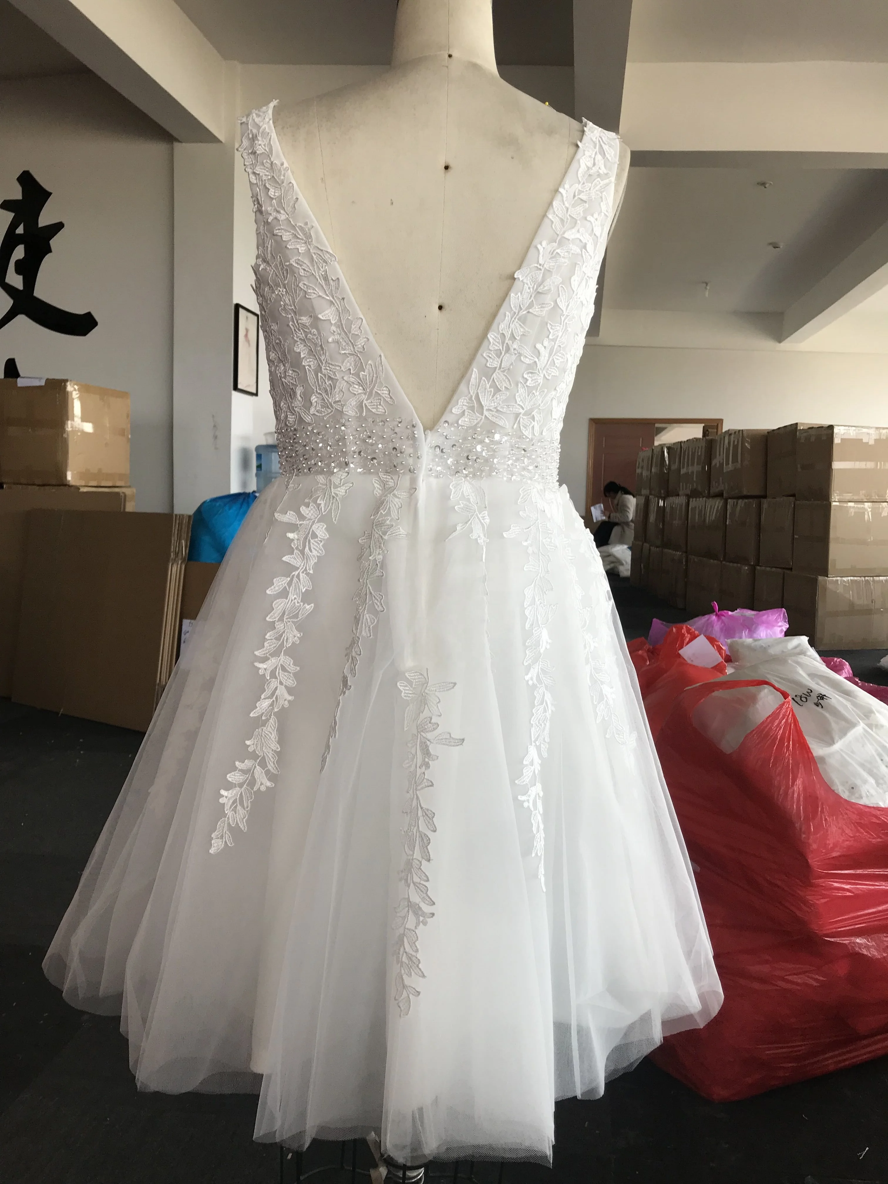 Suzhou простое Короткое свадебное платье с глубоким вырезом