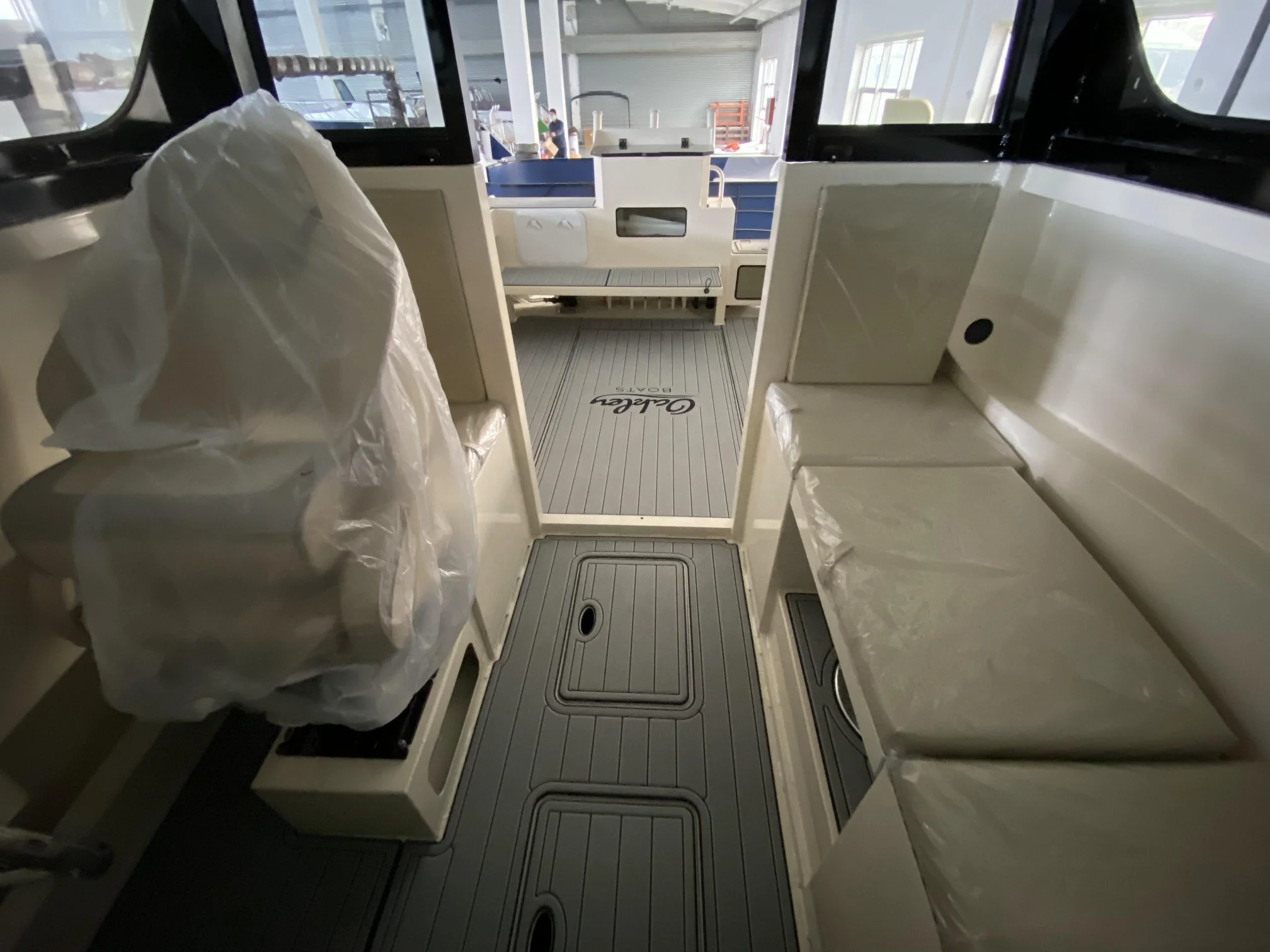 7,5 м алюминиевая лодка с закрытой кабиной