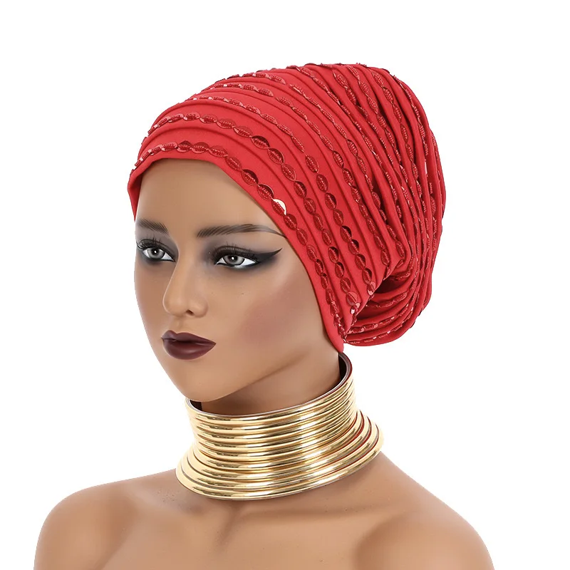 Женская шляпа с бусинами