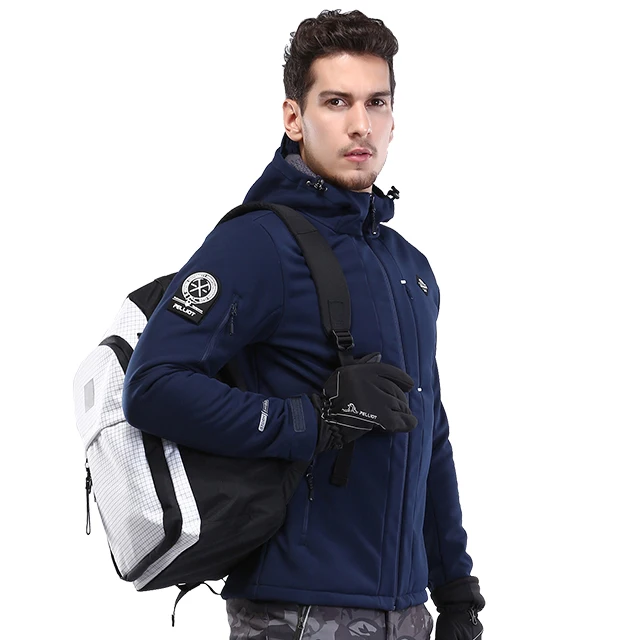 The new fashion softshell jacket waterproof and windbreaker softshell jacket men fleece lining