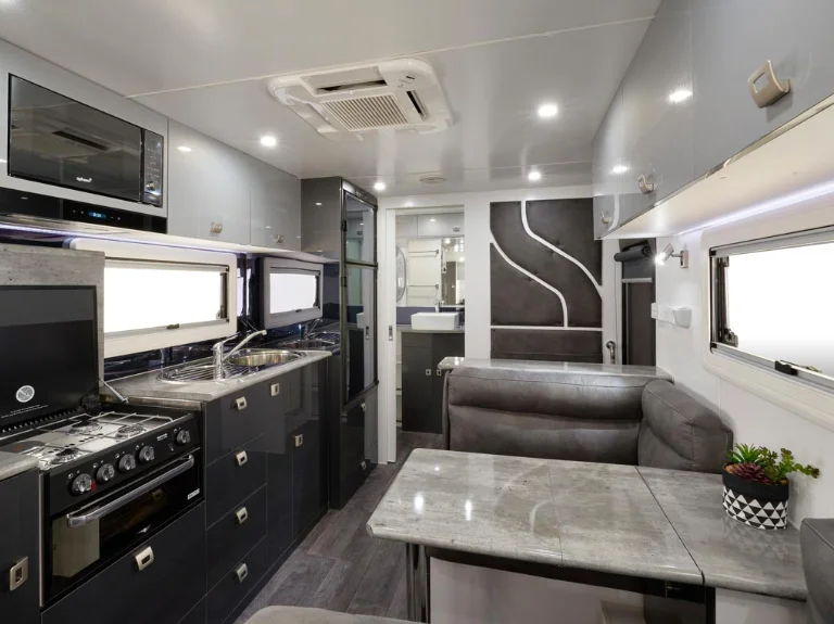 2020 OEM Luxury OffRoad Caravan Double Axle Camping Trailer with Solar Panel