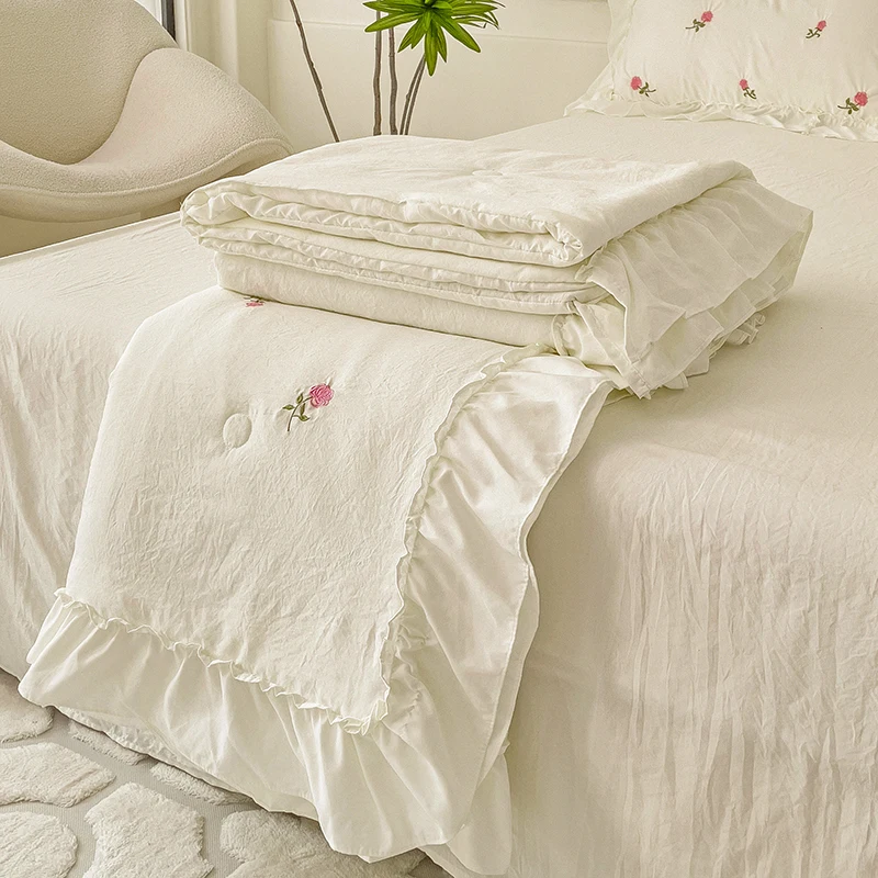 2024 Bedding sets bubble yarn embroidery lace four-piece skin-friendly lace four seasons available soft duvet cover