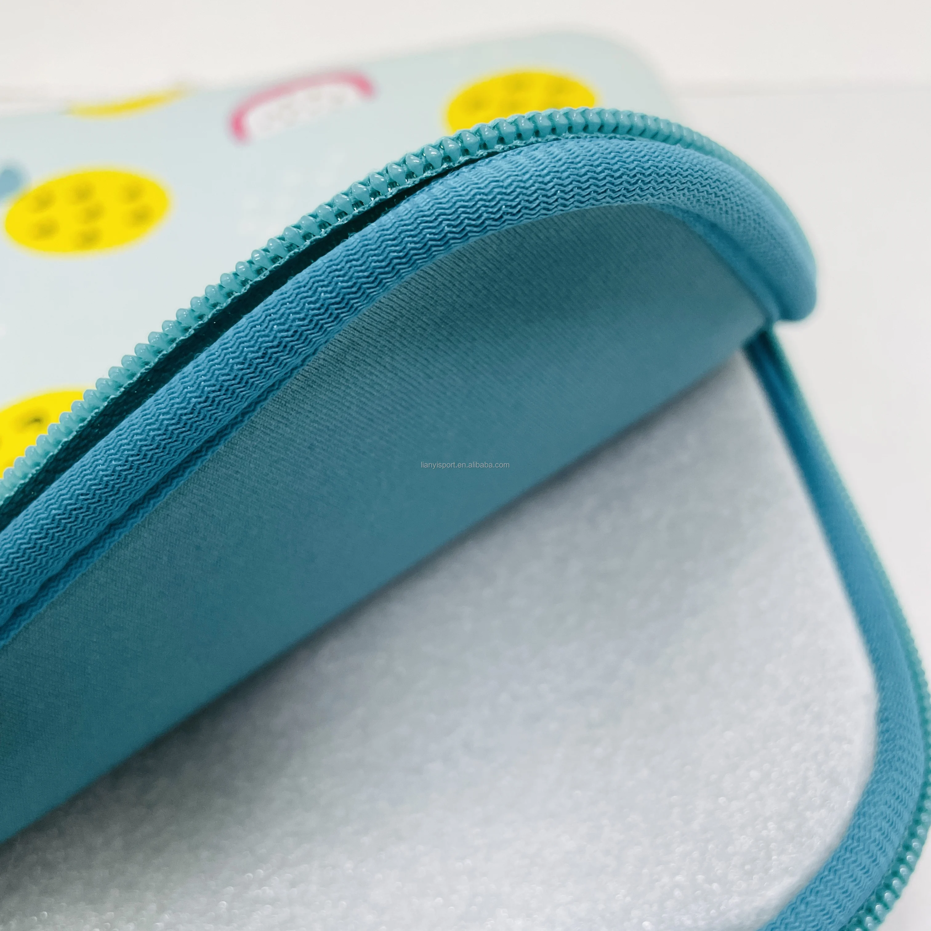 China Manufacturer OEM ODM Creative Fruit Pattern Neoprene Computer Pouch Colorful tech accessory Durable and Fashionable