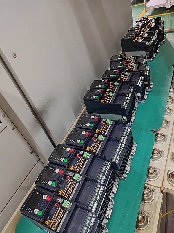 OEM detachable frequency converter economic type 220v 380v 2.2kw 4kw inverter for solar water pump