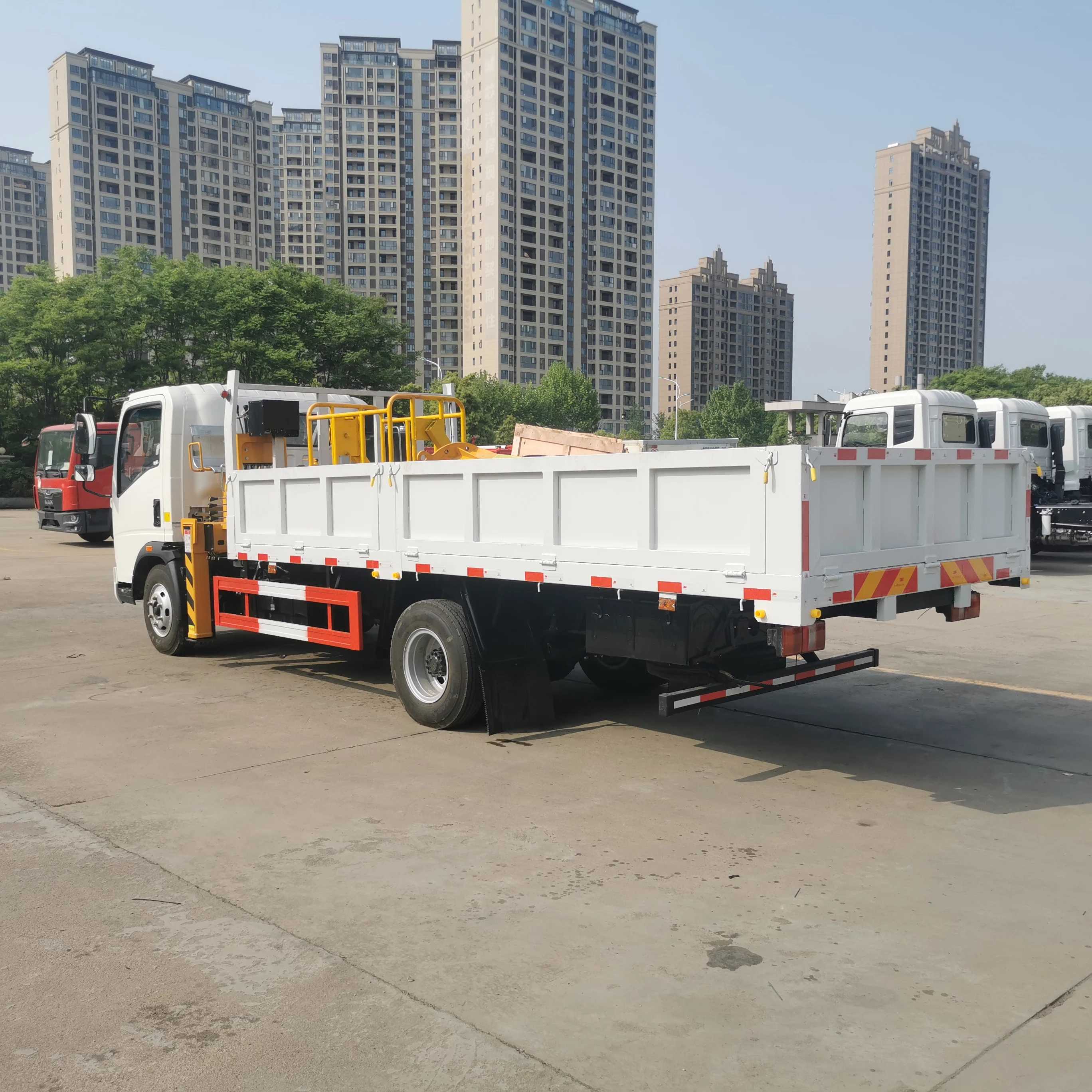 Cheap price good quality famous brand 5tons 6tons 7tons boom arm crane truck
