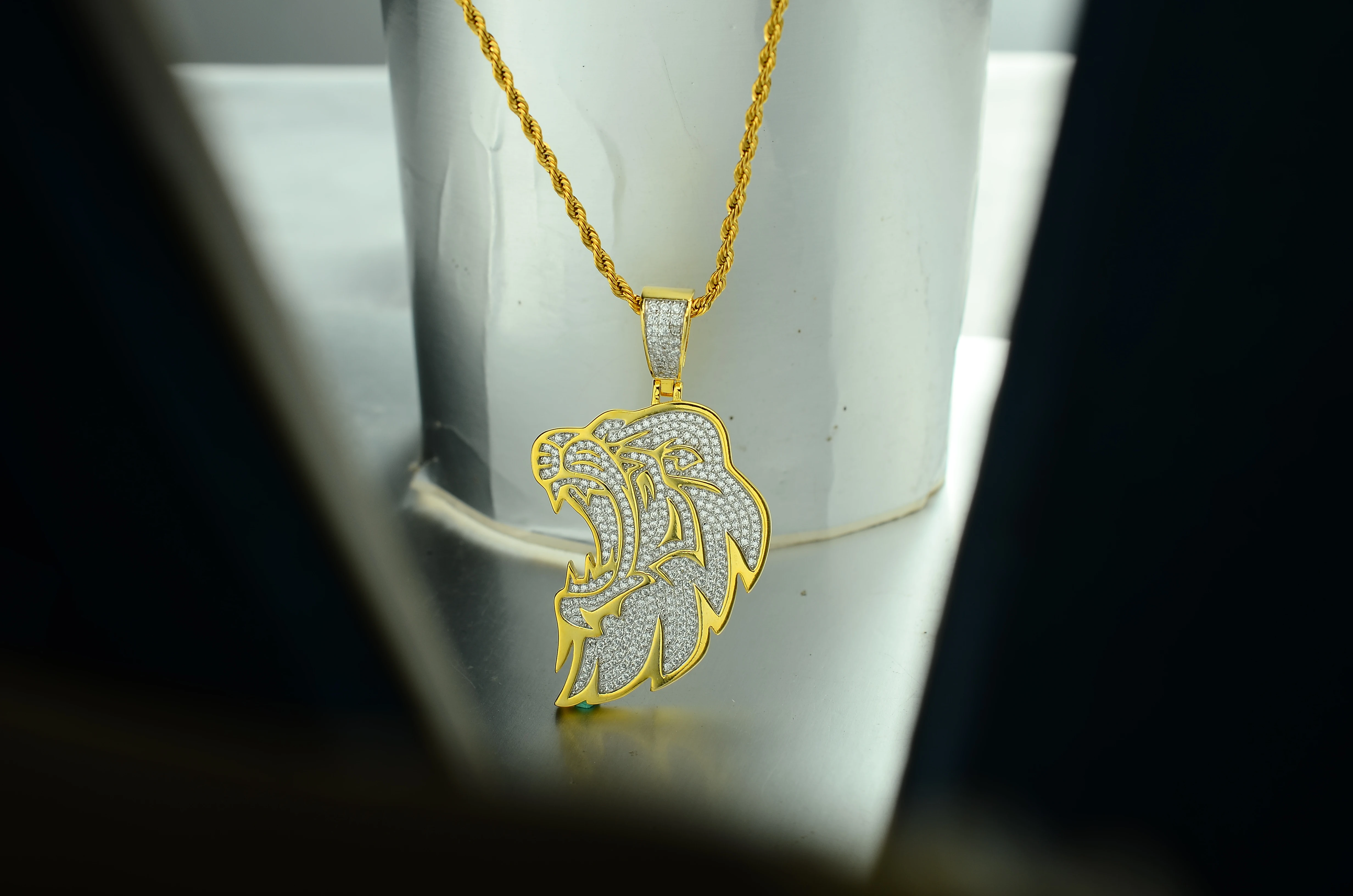 Fashion High Quality Hip Hop Jewelry Latest  Ice Out Zircon Diamond Lion Large Gold Plated Brass Tiger Pendant