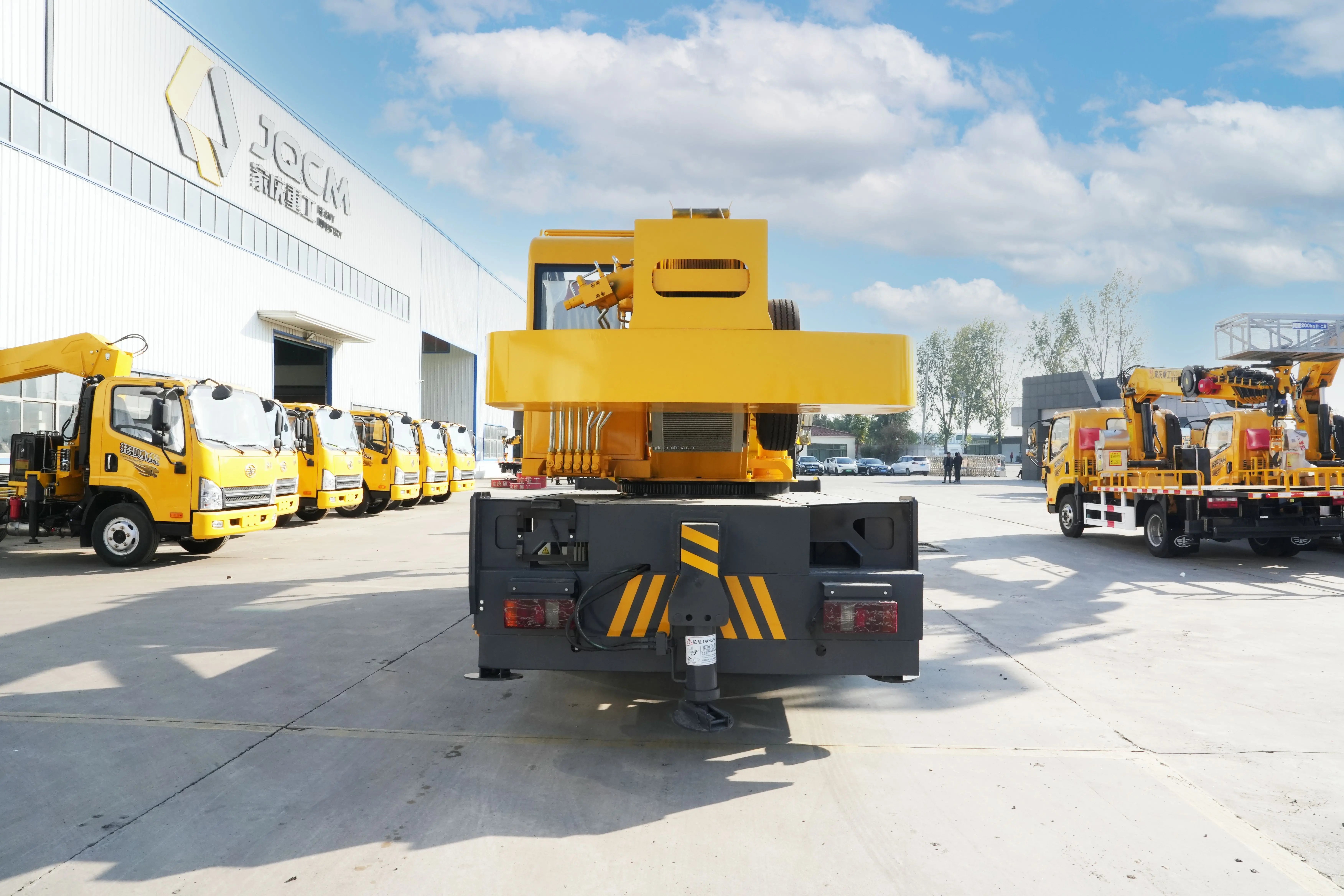 5tons 10tons 12tons 16tons Heavy Duty Low-fuel Consumption Telescopic Boom Truck Crane Hydraulic Mobile Truck Crane