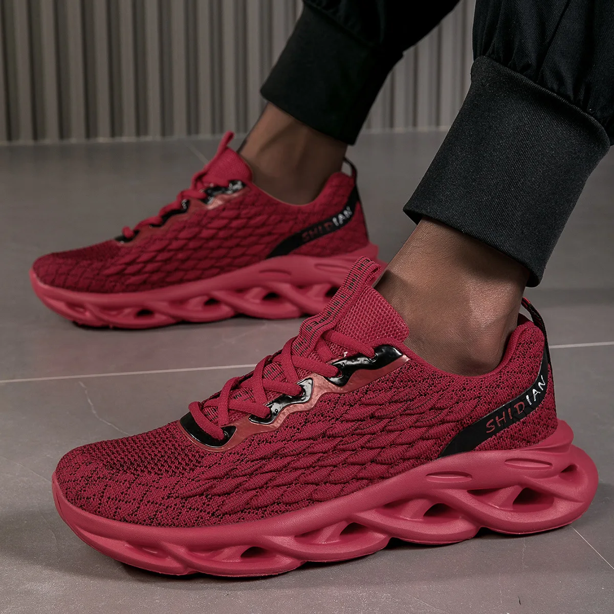 High Quality Mens Luxury Sneakers Flying Weaving EVA Sole Thick Bottom Height Increasing Running Shoes For Men With Logo