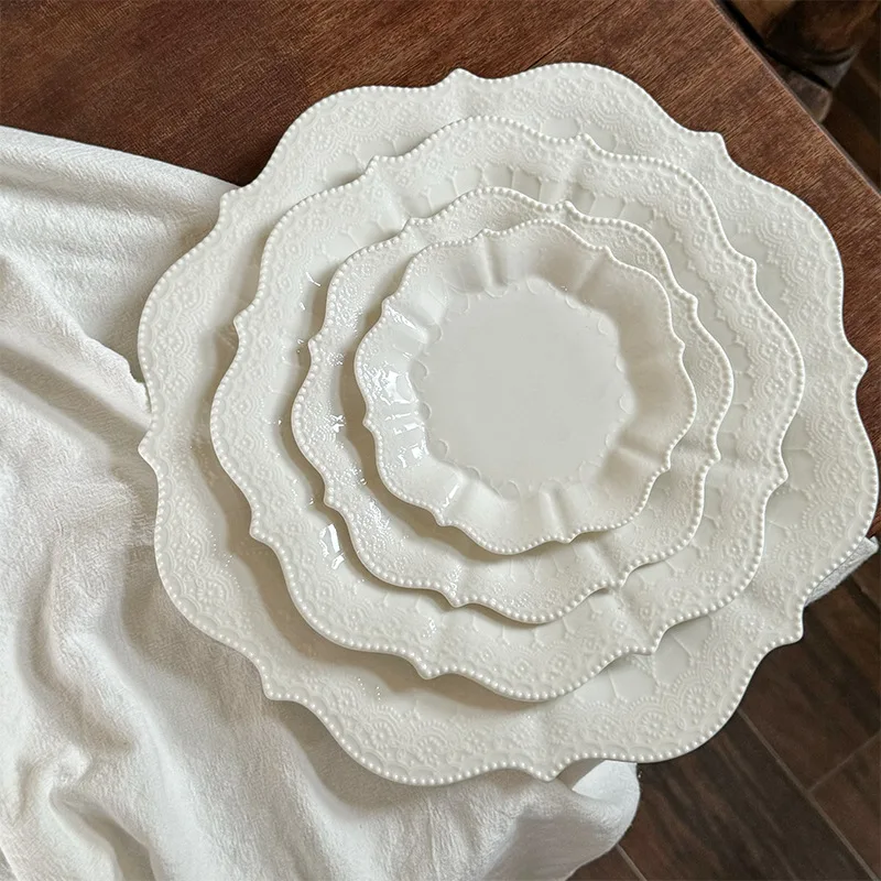 Vintage Embossed White Dinnerware Set Romantic Lace Charger Plates Ceramic Relief Wedding Crockery Tableware Bowls and Dishes