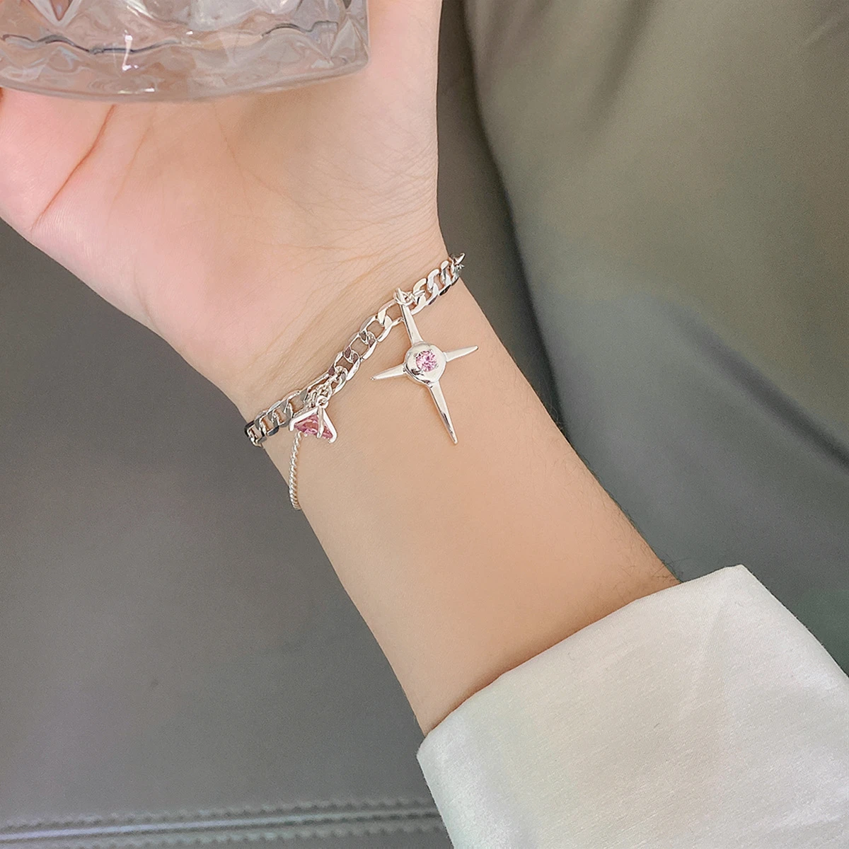 Женский и женский браслет с бриллиантами светло-розового цвета