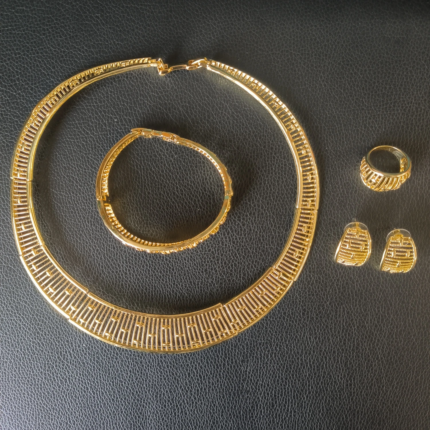 Fashion Hollow African Jewels Simple And Elegant Necklace Set High Quality Dubai Jewelry For Women 4 Pieces Necklace Earrings