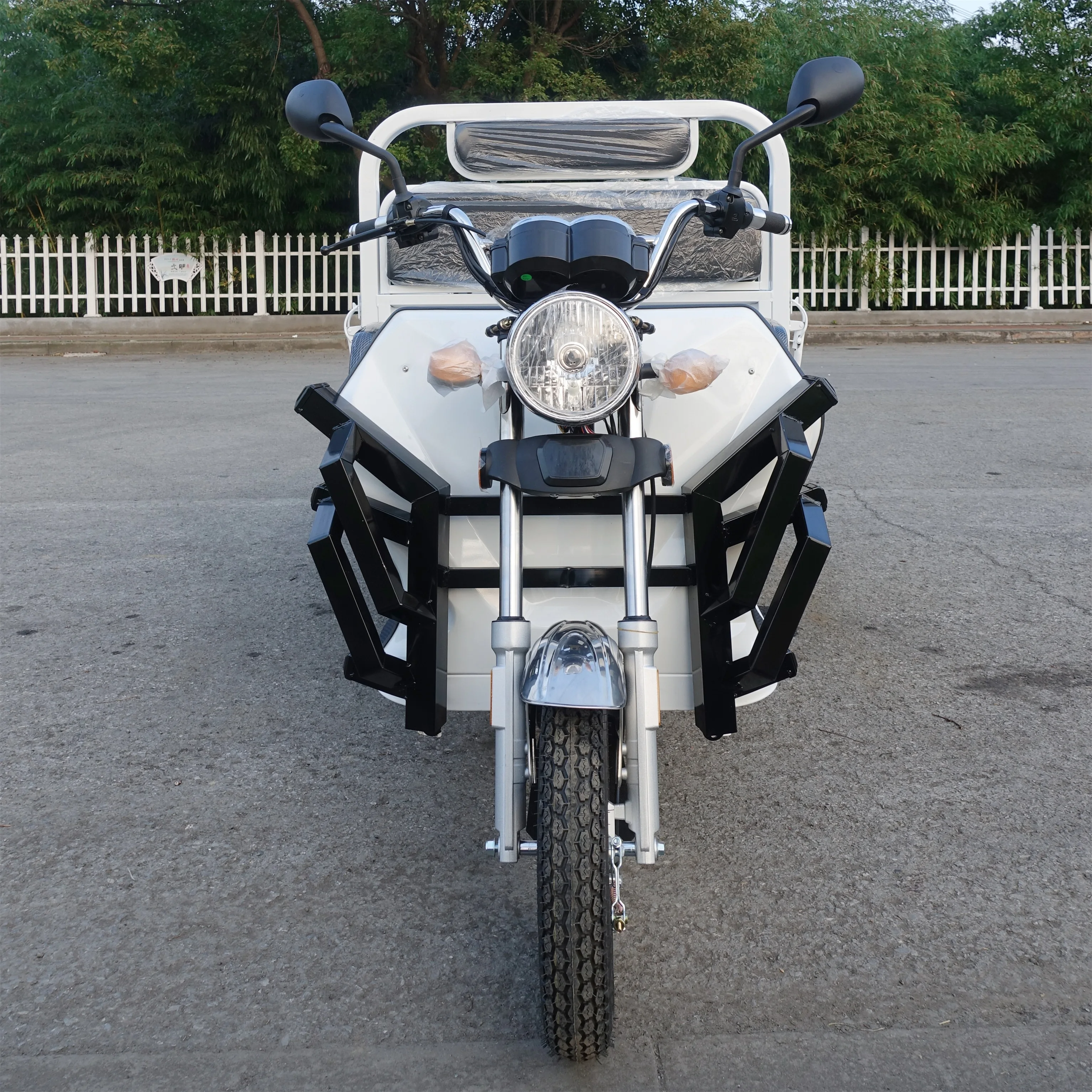 Long battery life Good quality and low price Freight carrying passengers Chinese electric tricycle electric motorcycle