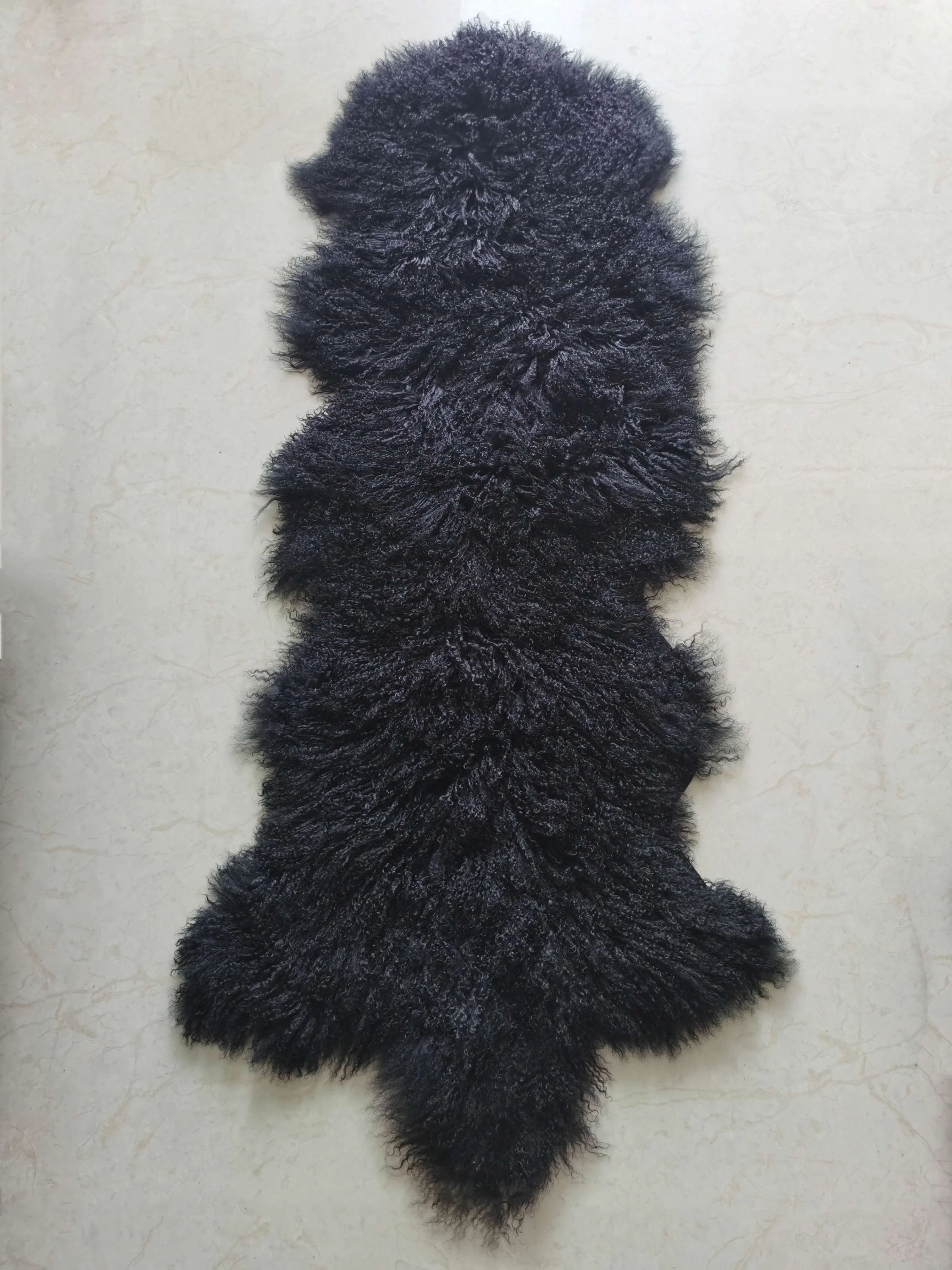Promotion Long Pile Pelt Real Mongolian Lambskin Fluffy Fur Rug Tibetan Sheep Fur Carpet 2P Natural Curly Fur Mat