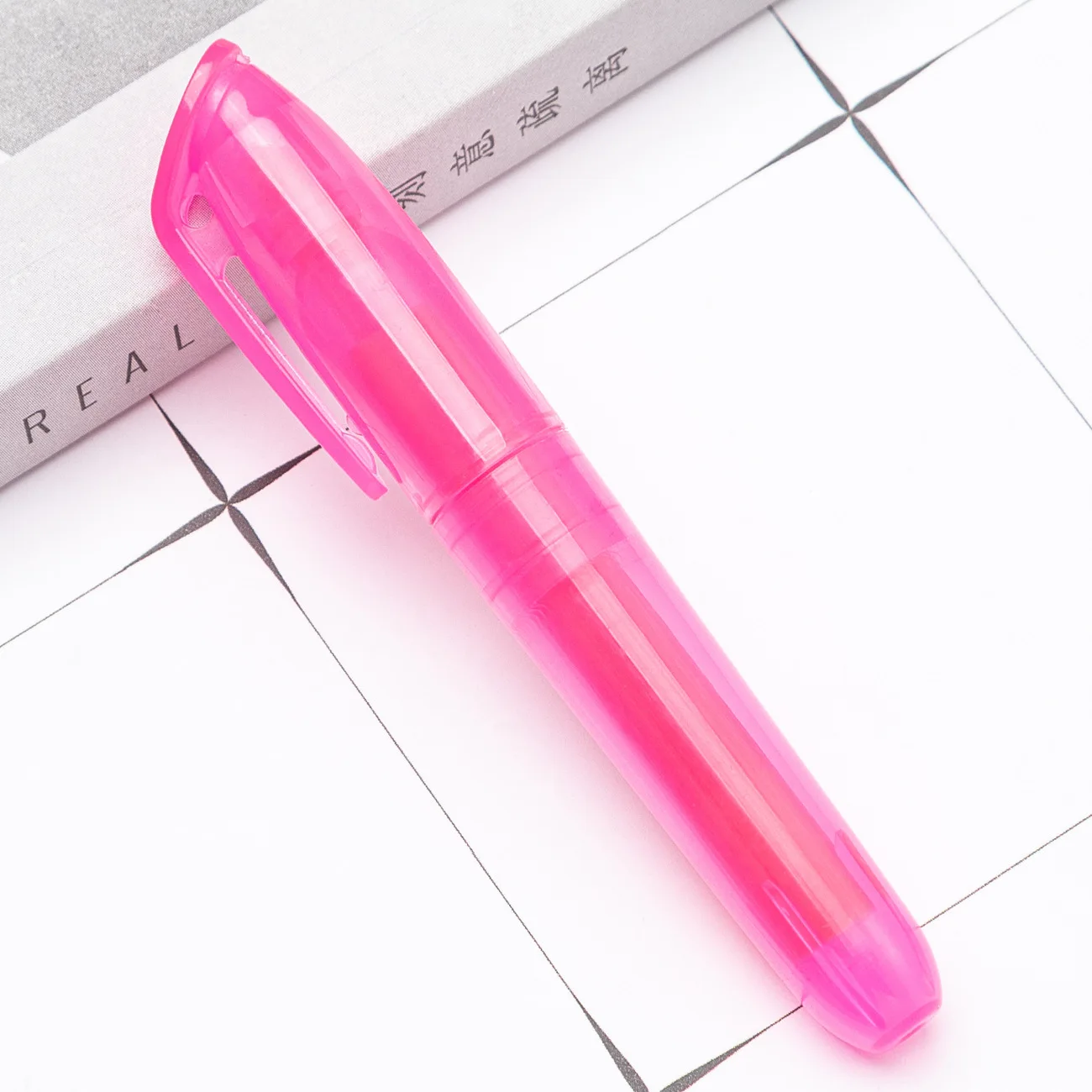 Plastic Highlighters Students use colored single-head highlighters to highlight and mark the graffiti ledger marker