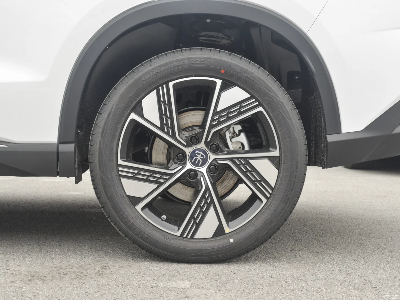 Hot Sale BYD Song Pro New Energy 2024 Glory Edition DM-i 110KM Excellence Compact SUV Plug-in Hybrid SUV Left Hand Drive car