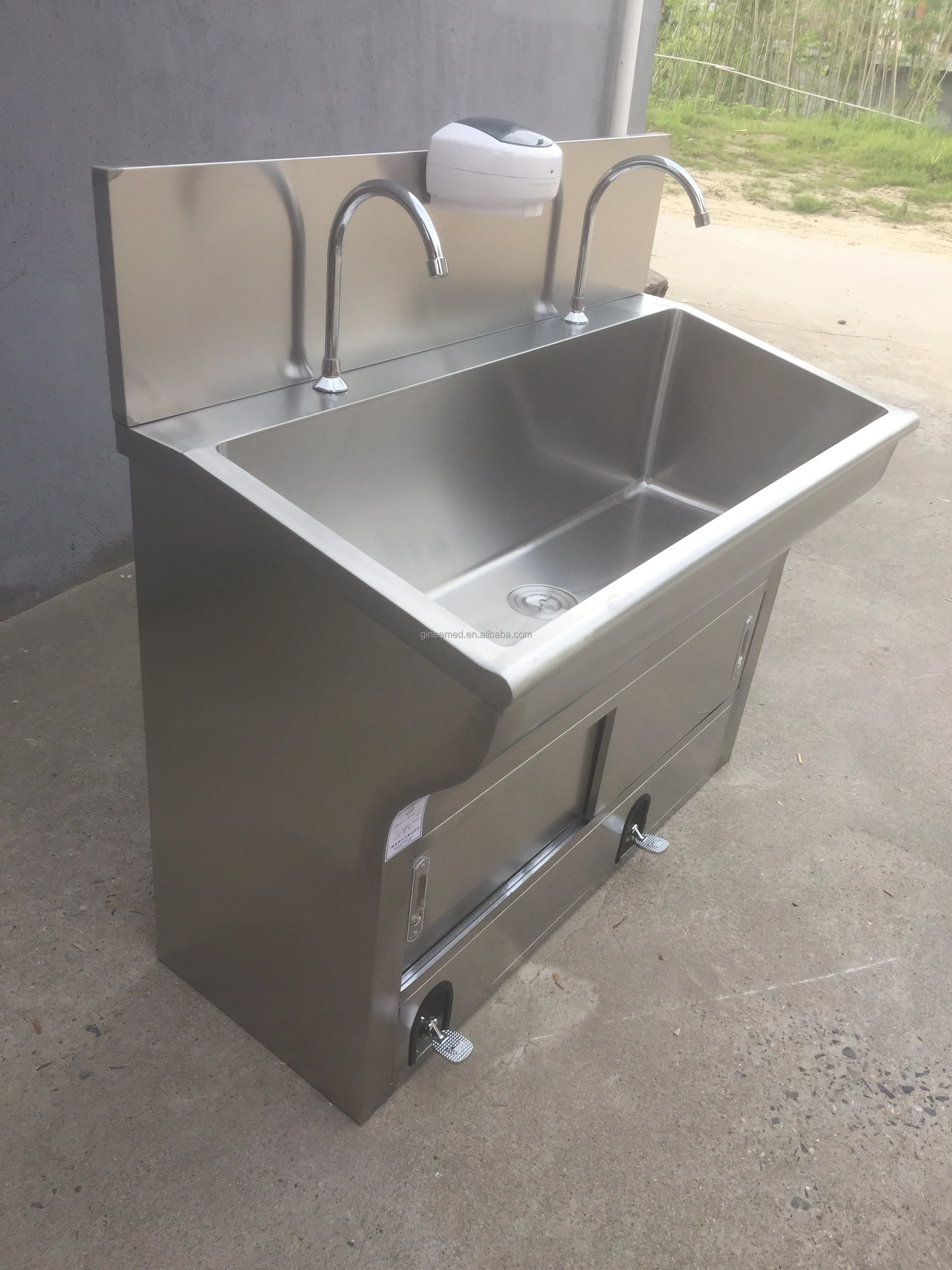 Ginee medical hospital scrub sink double stations medical hand sink Operating Room With Knee Hand  Medical  Sink
