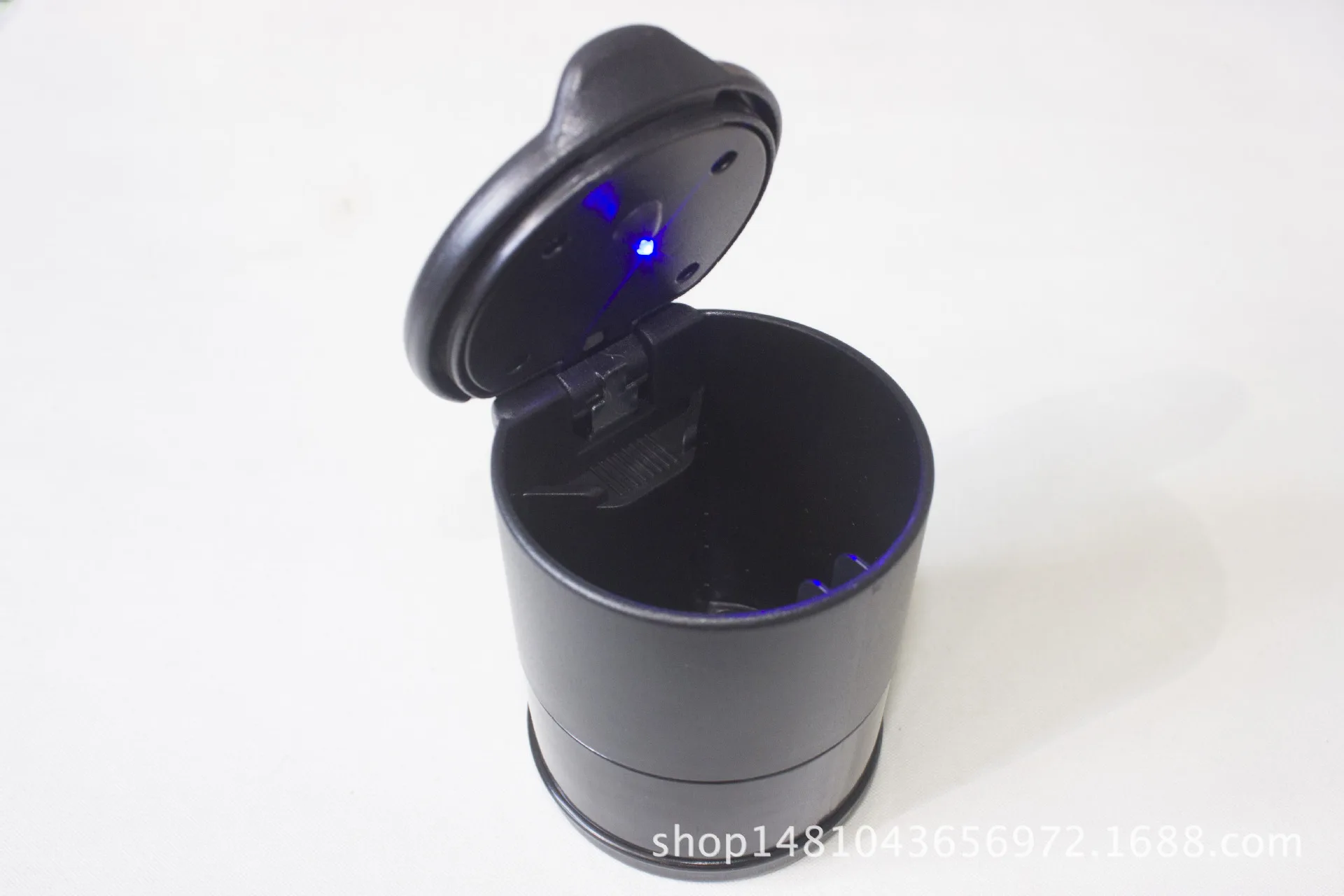 Portable car car ashtray ABS creative fashion personality car plastic black ashtray