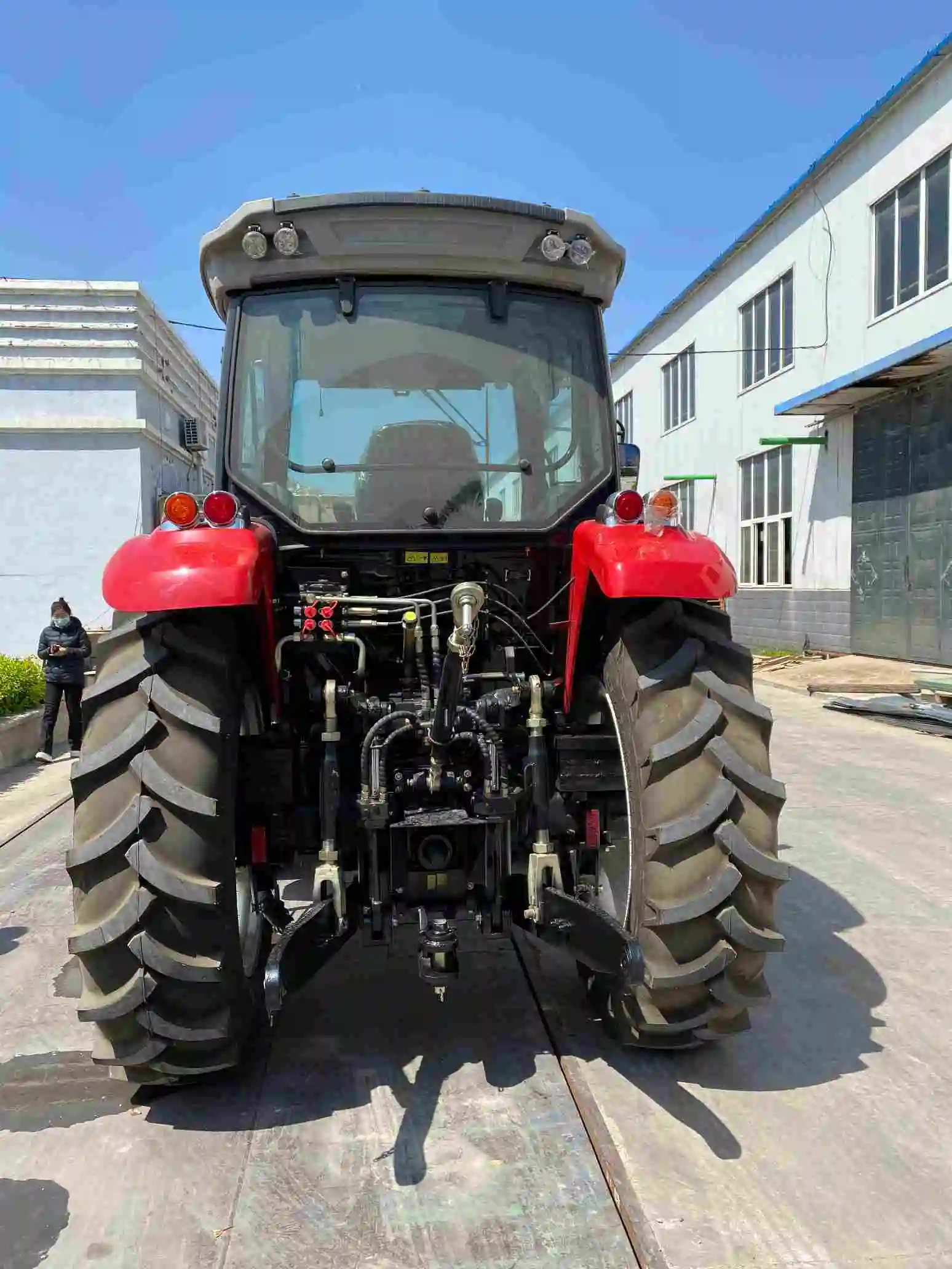 Китайский производитель 4x4 сельскохозяйственных тракторов вложения и