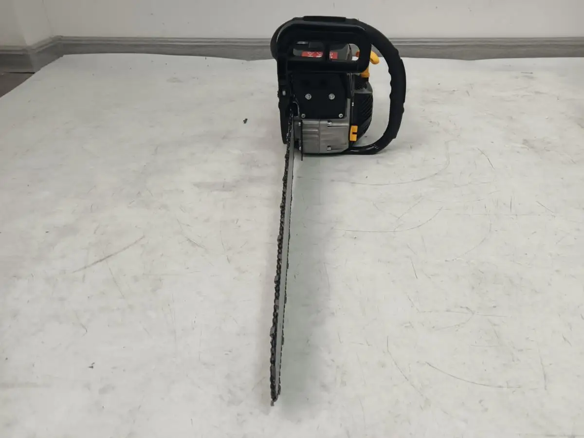 UM  chainsaw with 22inch bar and chain