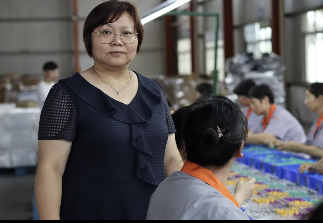 Professional Chinese contract manufacturer for urea tiles domino set custom dominoes