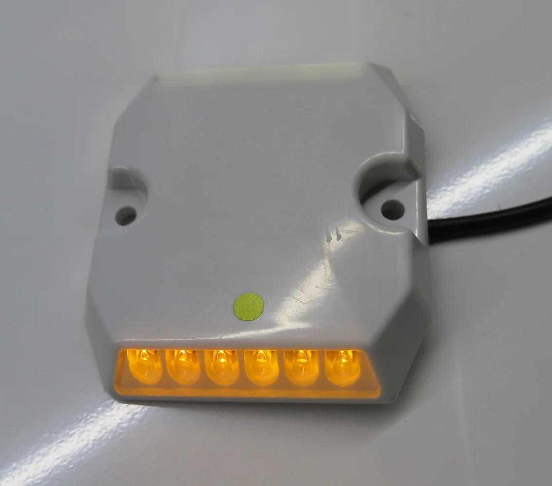 High Quality Aluminum Wired Road Stud for Tunnel Use Flashing led Traffic Road Markers Solar warning light