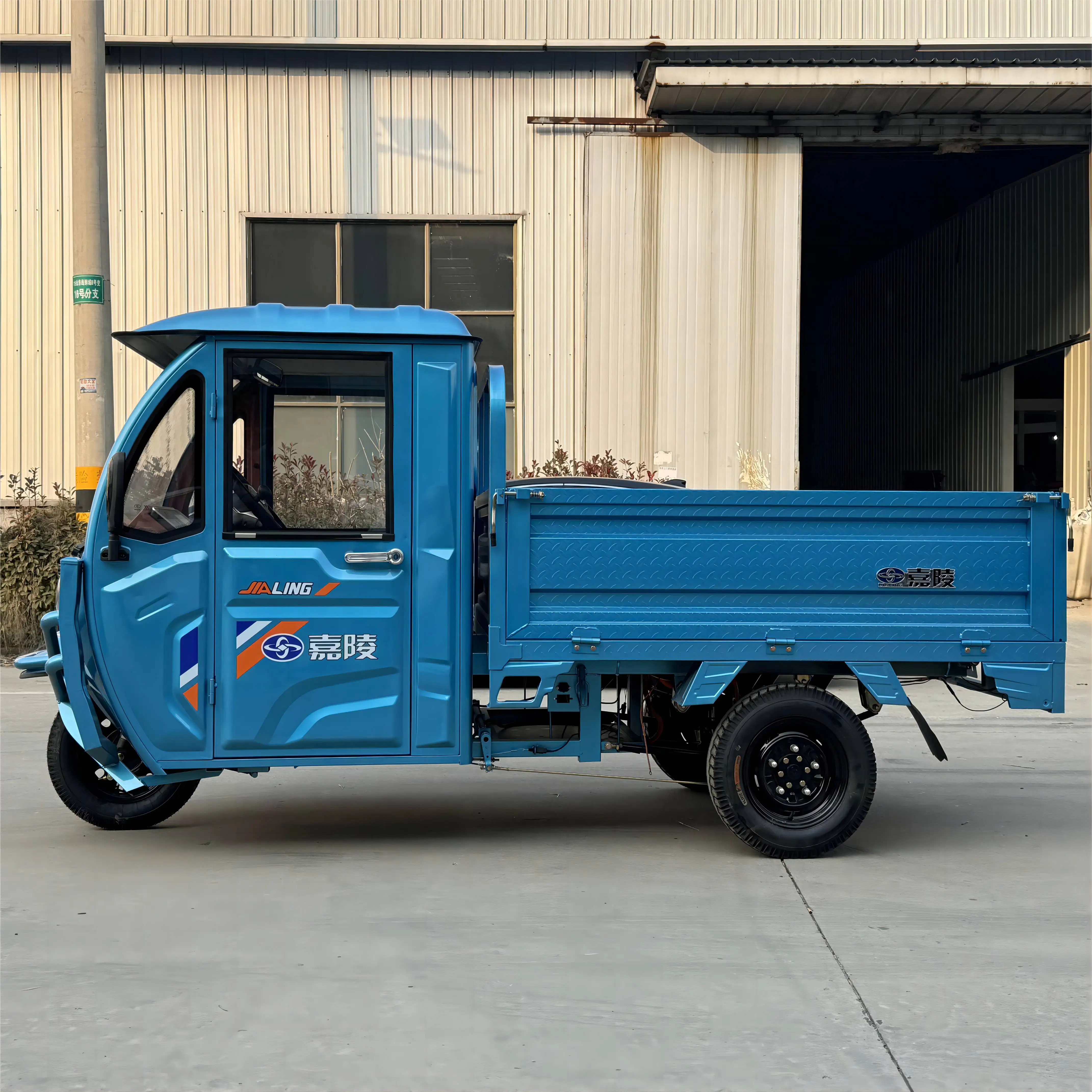 LB-QFB180 Wholesale Customized Color Closed Cab Electric Trike 50KM/h Cargo Truck Electric Tricycle