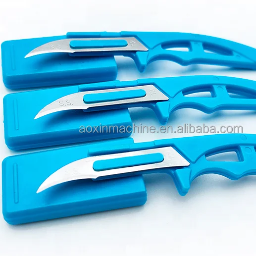 Veterinarians Use Stainless Steel Scalpels for Castrating Animals