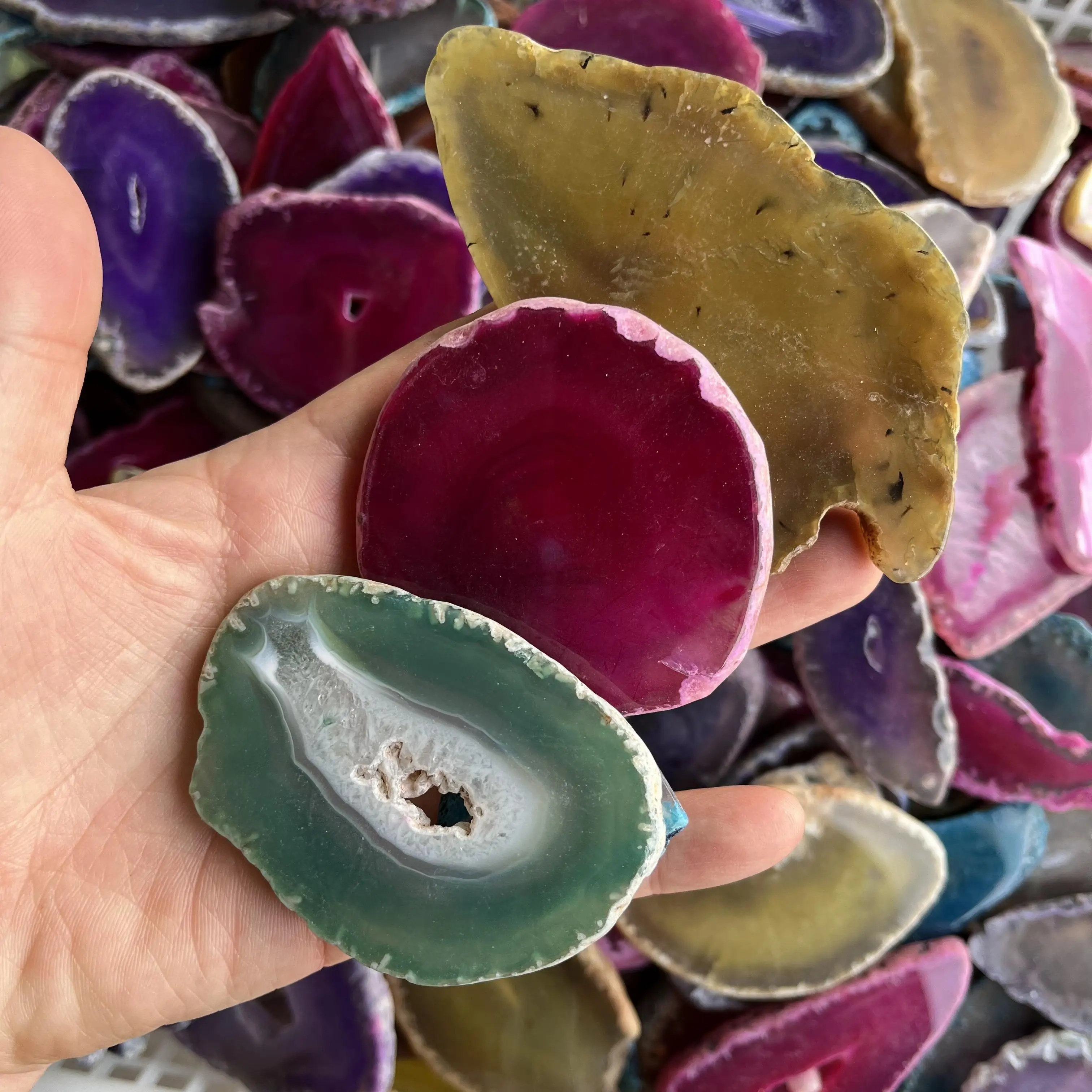 Bulk wholesale natural quartz crystal agate slice stone aura colorful agate geode quartz slices coaster
