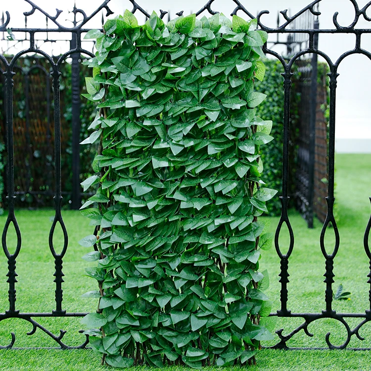 Wholesale artificial ivy leaf privacy extendable green fence screen artificial leaves fences For Vertical Wall Garden Decoration