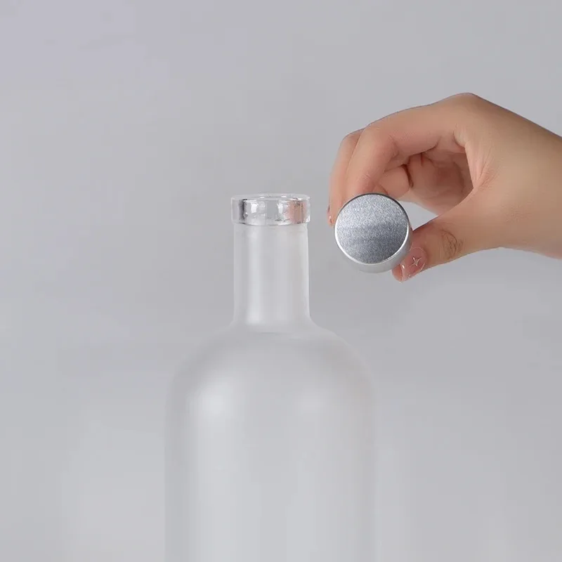 High-end Classic round 500ml 700ml 750ml Vodka glass bottle Frosted Transparent with cap Wholesale Spirits Gin packaging