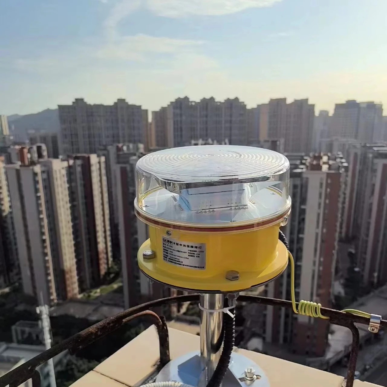 Civil aviation light for buildings ICAO compliant flashing red GPS Sync dusk-till-dawn medium intensity obstruction beacon light