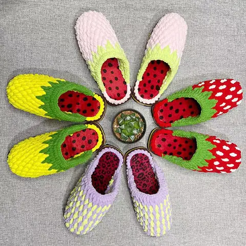 2023 colorful female handworking knitted wool indoor house slippers strawberry winter Christmas home slippers for men women