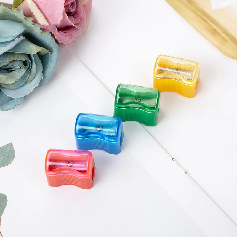 Оптовая продажа с фабрики дешевая студенческая точилка для карандашей многоцветная пластиковая маленькая