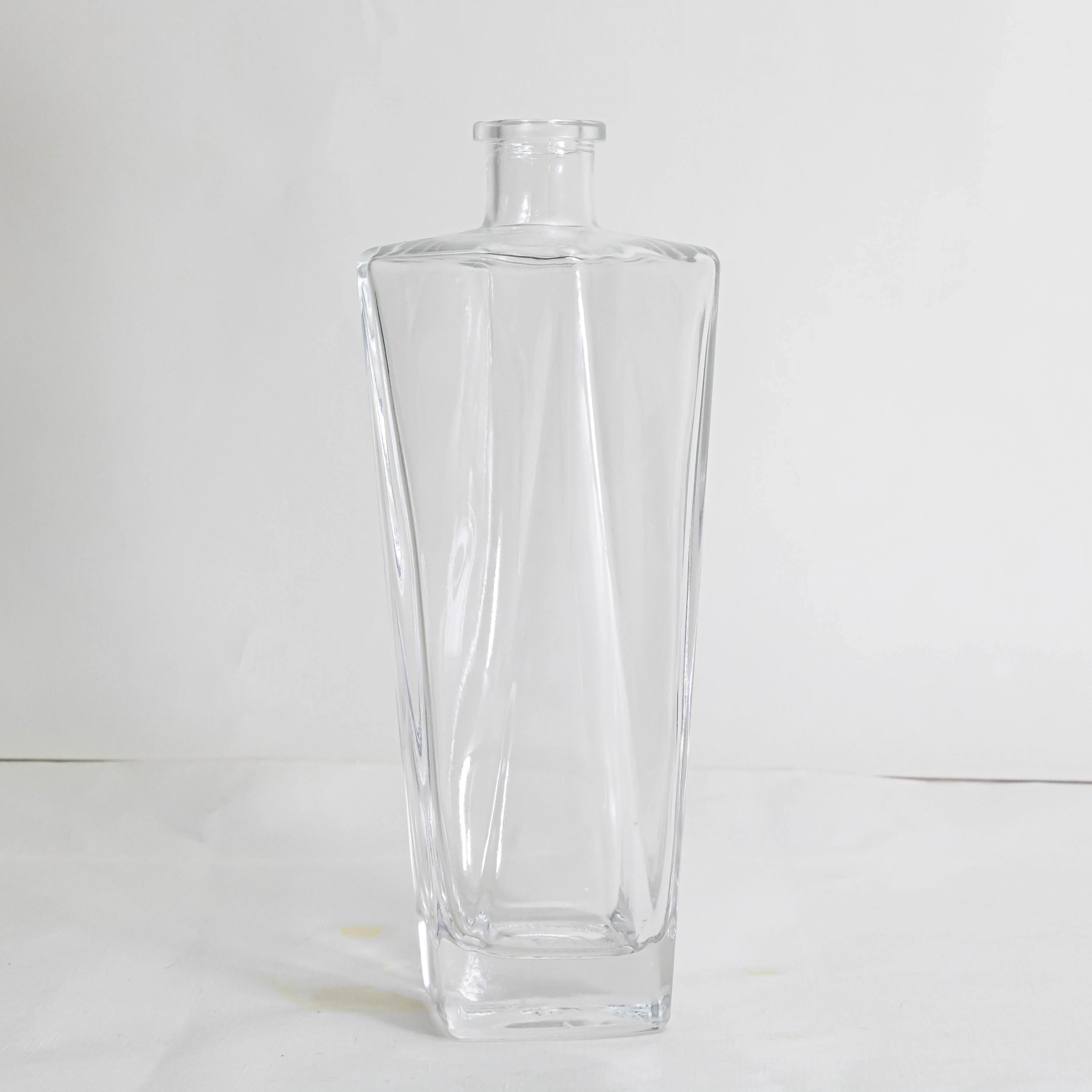 Custom  whiskey liquor/alcohol/spirit glass bottle 500ml alcohol glass bottle