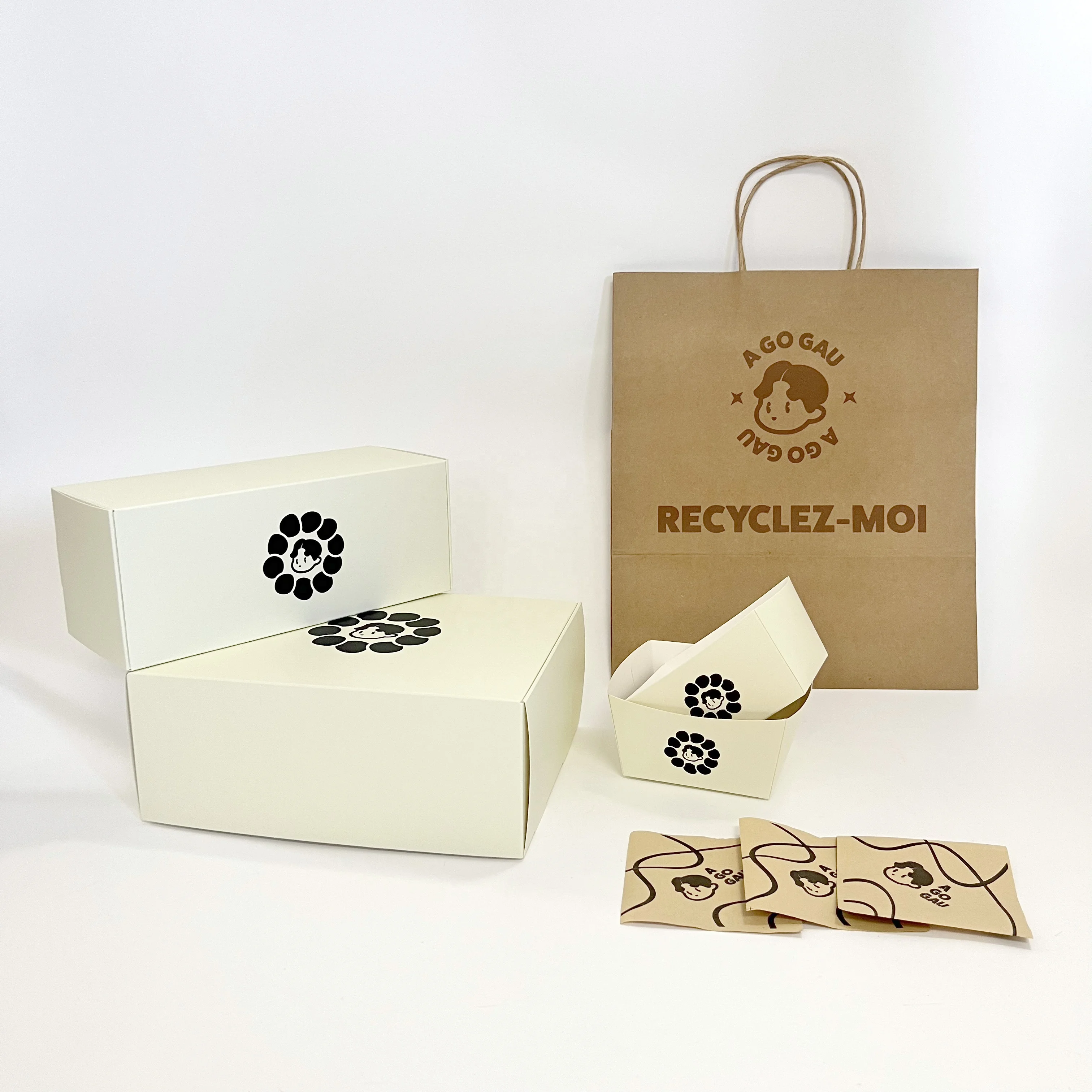 Wholesale Biodegradable Custom Logo Bread Bakery Dessert Cake Packaging Box Disposable Sweet Puffs Tiramisu Paper Box With Bags