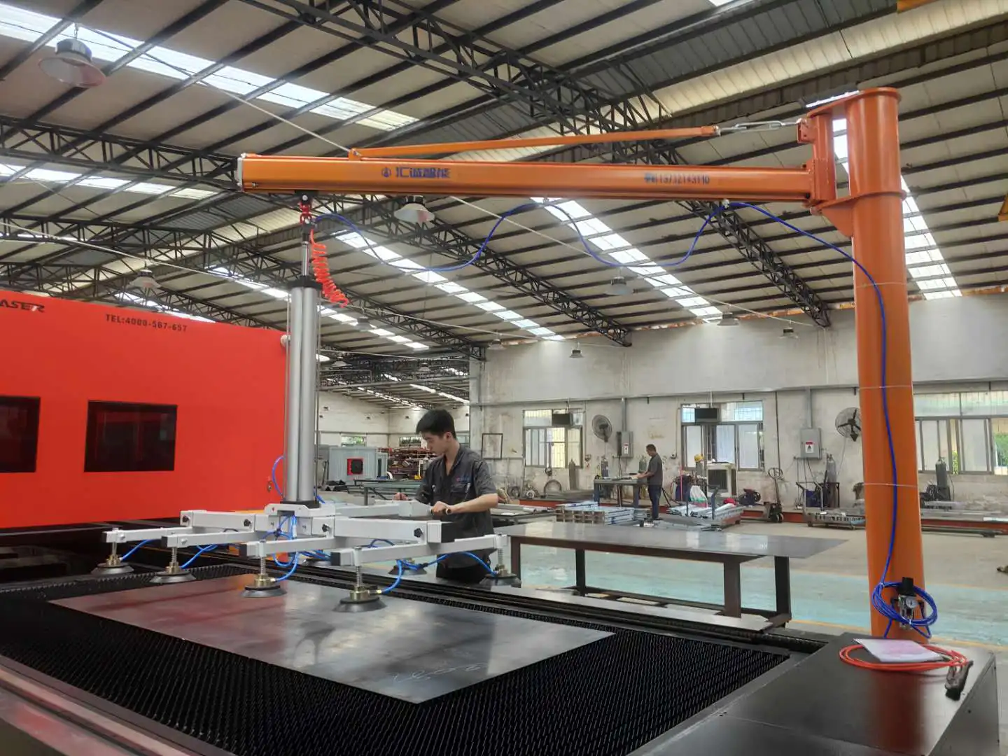 CE approved vacuum lifter for sheet metal with suction cups