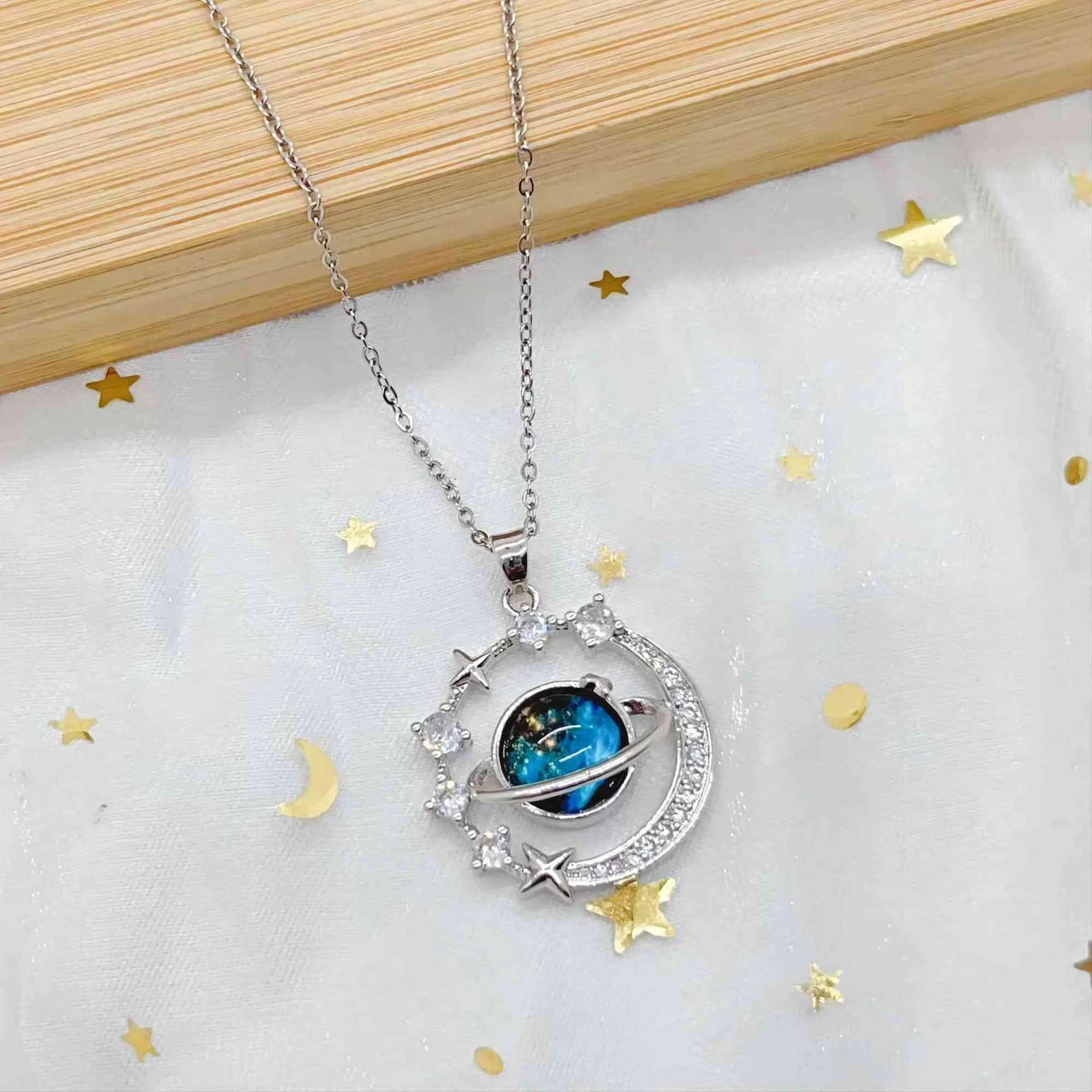 Wholesale Collar Planet Star Moon Space Universe Planet Pendant Fashion Jewelry Pendant Necklaces