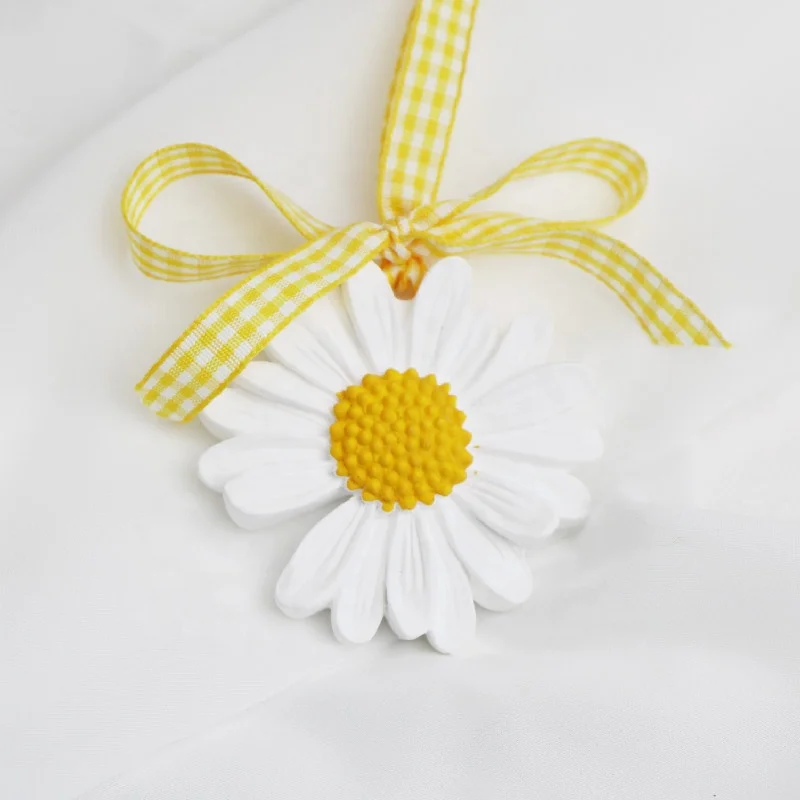 White Daisy Flower Shaped Ceramic Car decoration Interior Hanging Mirror Pendant Accessories