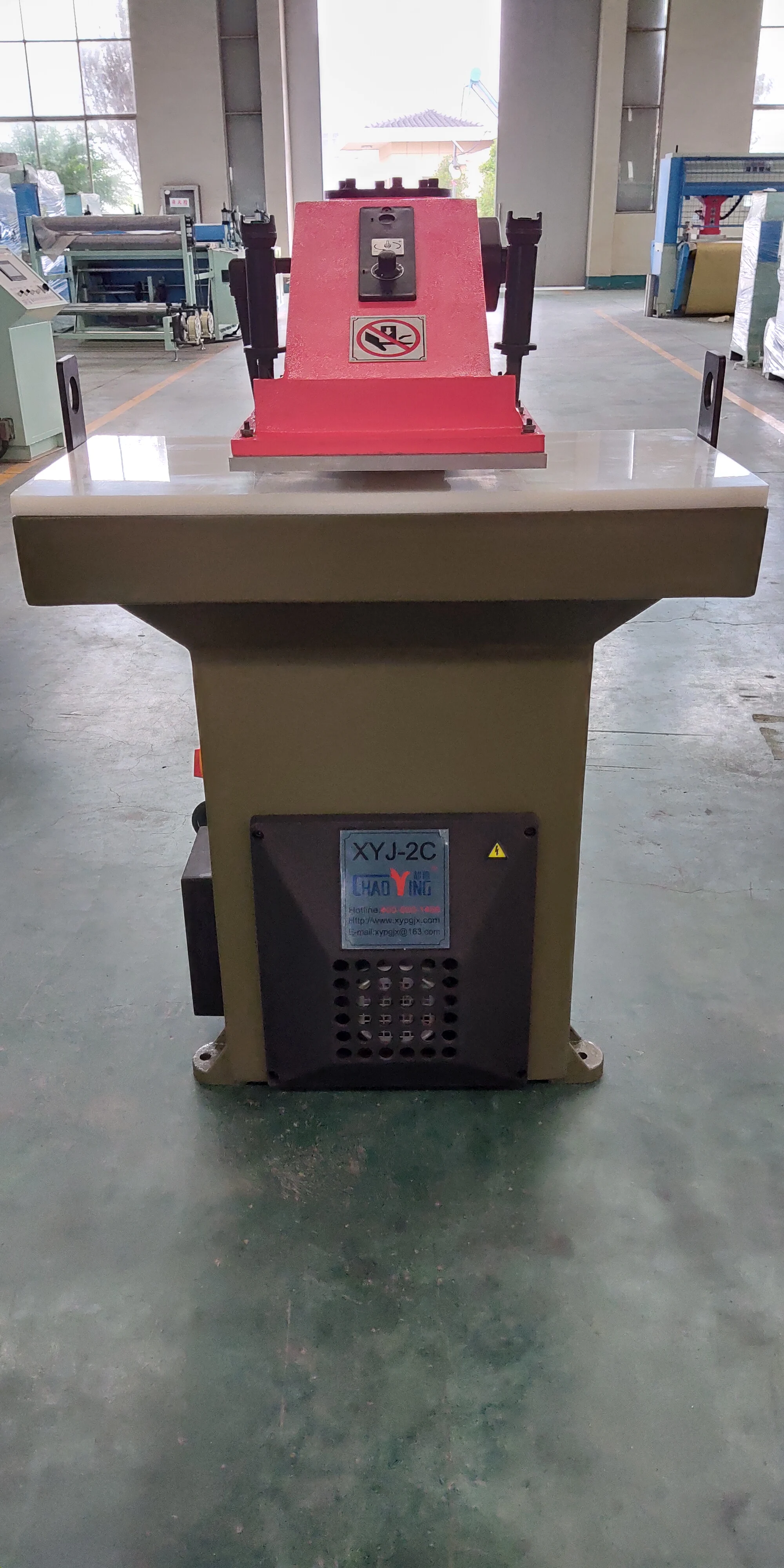 
Leather swing arm click cutting machine 