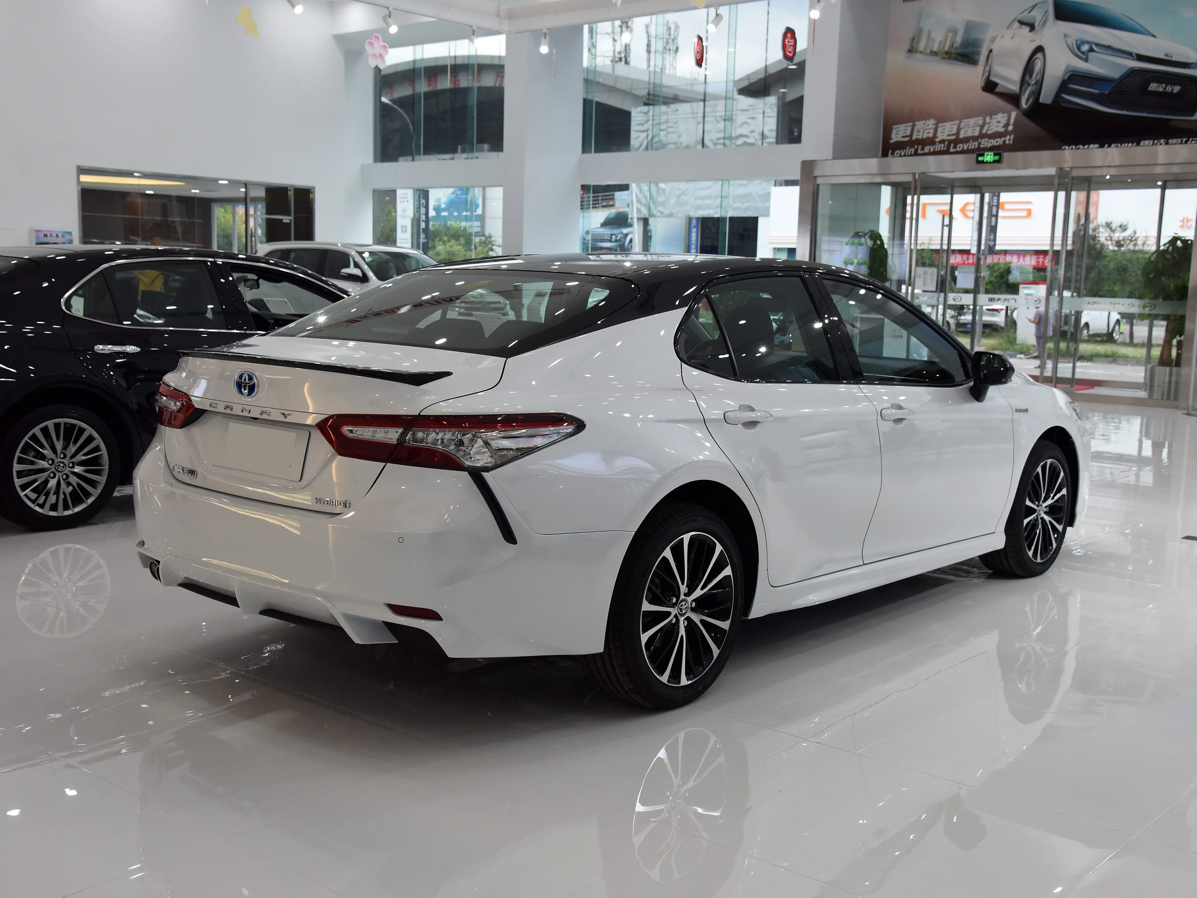 Подержанные автомобили toyota camry дешевые подержанные 2018 2019 2020
