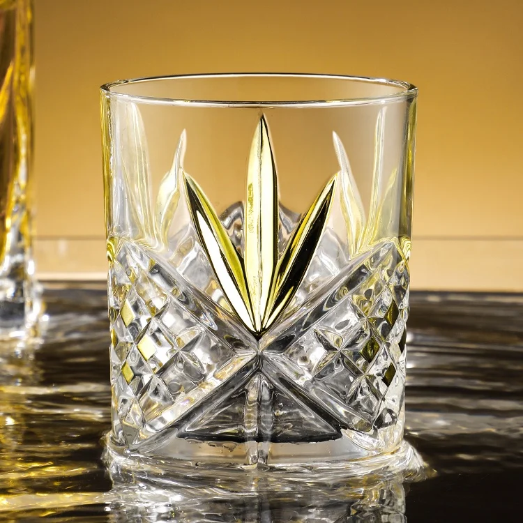 Handmade Elegant Decanter Set with 4 Carved Crystal Glasses and Clear Decanter Whiskey Glass Set for Party