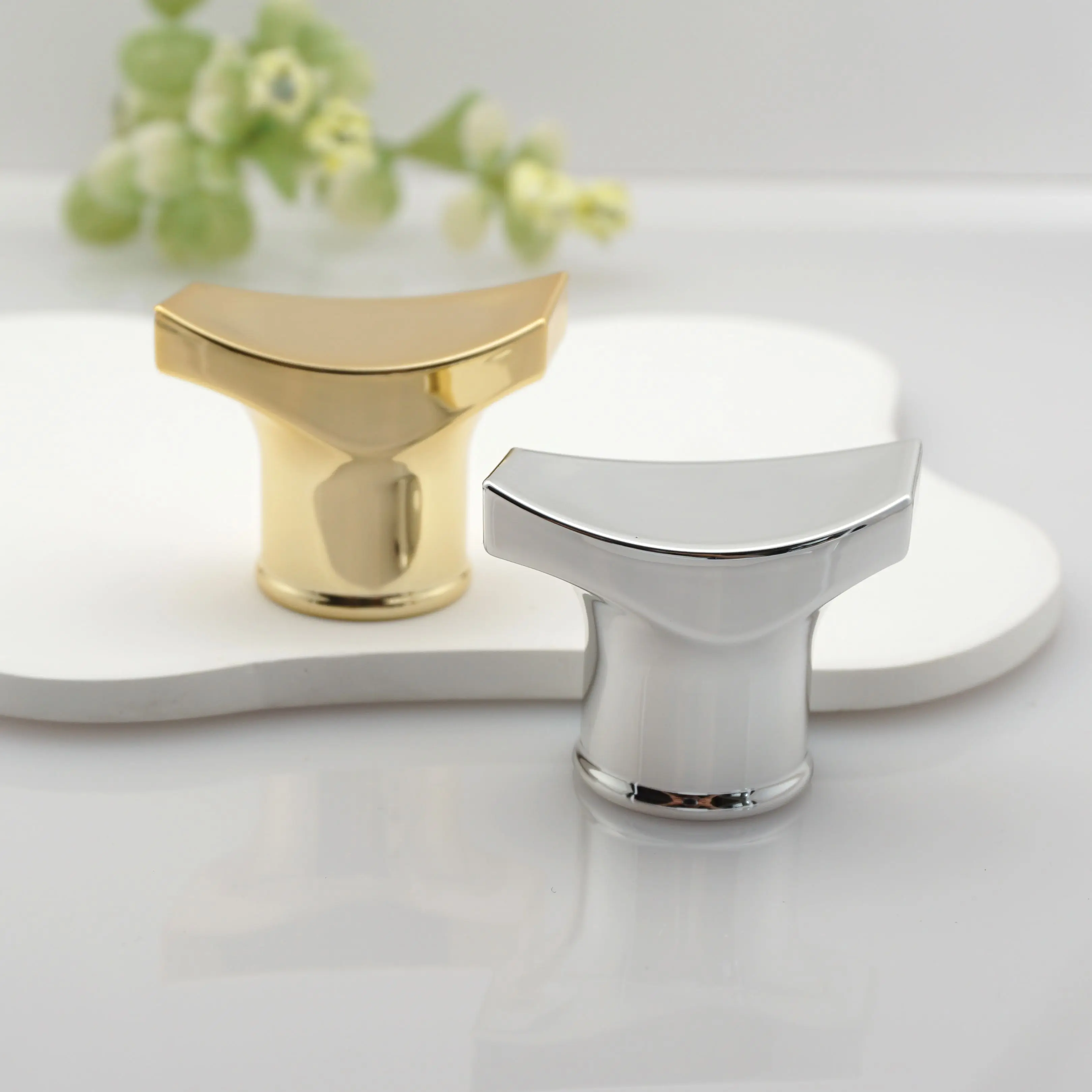 Stylish and Unique 15mm ABS Plastic Screw Cap Gold Finish Female Custom Perfume Bottle Cap