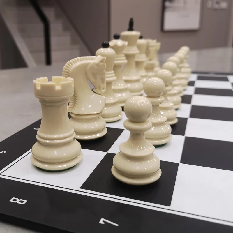 Plastic Magnetic Chess German Knight Chess Pieces