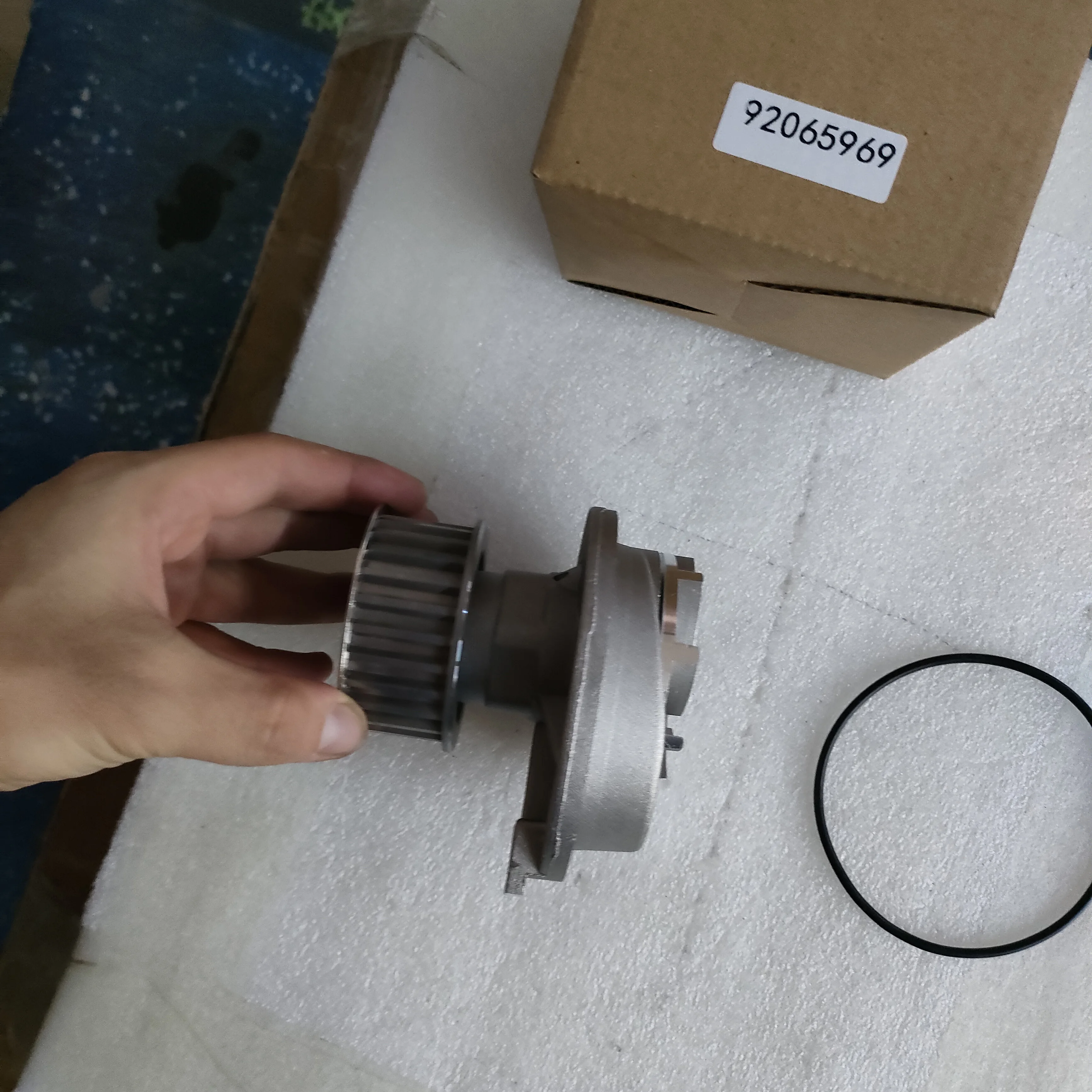 Water Pump For Chevrolet Epica Lacetti Daewoo Evanda OPEL Astra 92065969 1334137