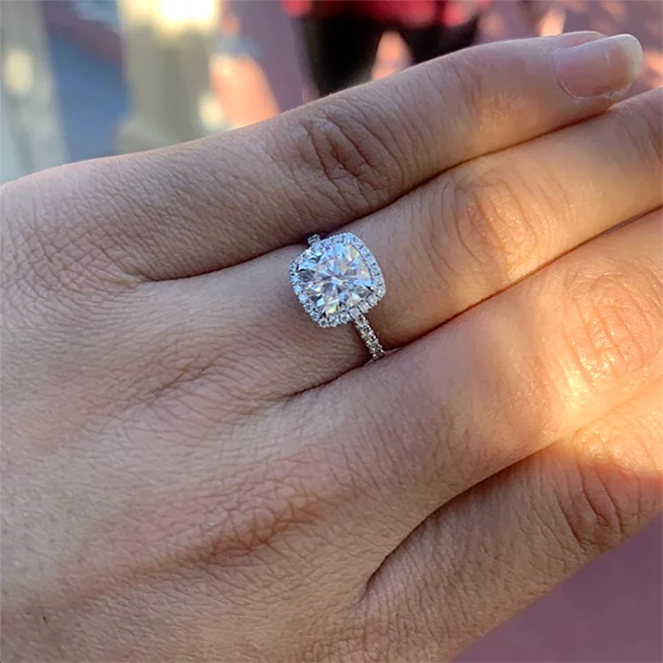 MEDBOO Moissanite Jewelry Pure 14K White Gold 2.5CT Cushion Cut Diamond Halo Moissanite Engagement Wedding Ring