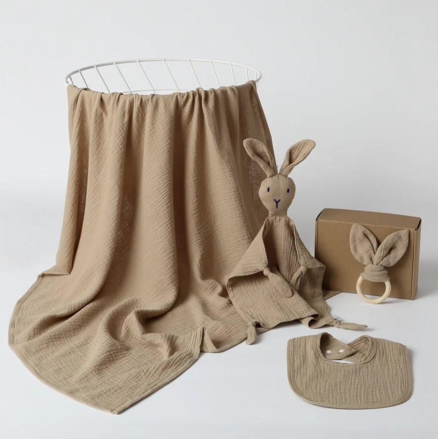 2023Cotton Infant Wrap Newborn Shower Gift Set Soft Bamboo Baby Muslin Swaddle Blanket Set Teething Baby Rattle Wood Comfort toy